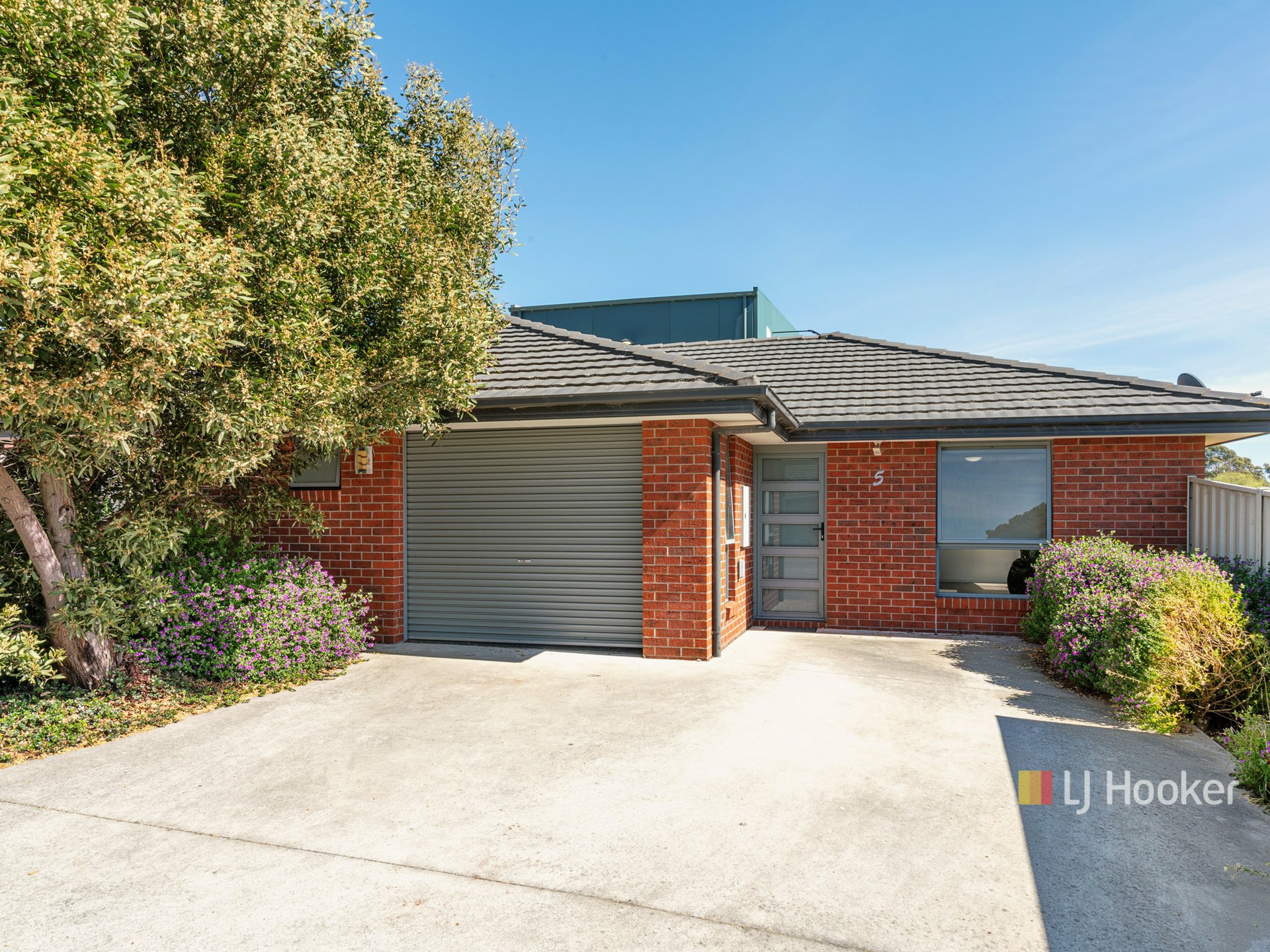 Unit 5/20-22 Gatenby Drive — photo from LJ Hooker Devonport