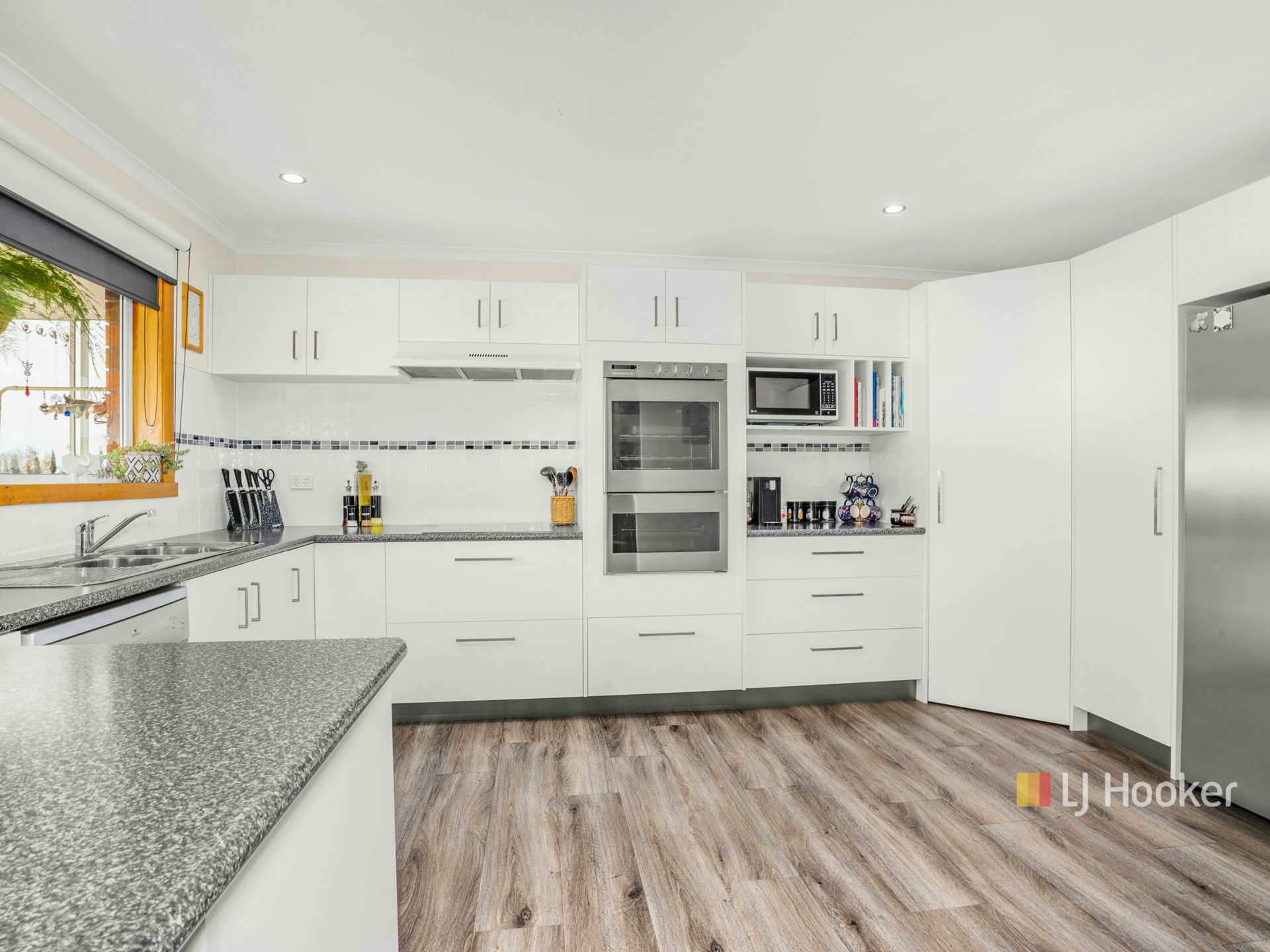 114 Upper Maud Street — photo 4 of 29