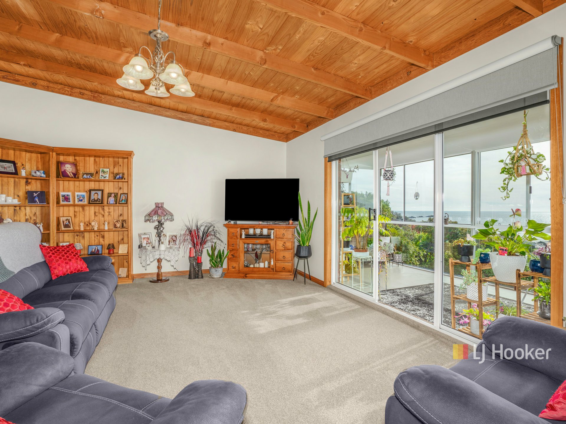 114 Upper Maud Street — photo 8 of 29