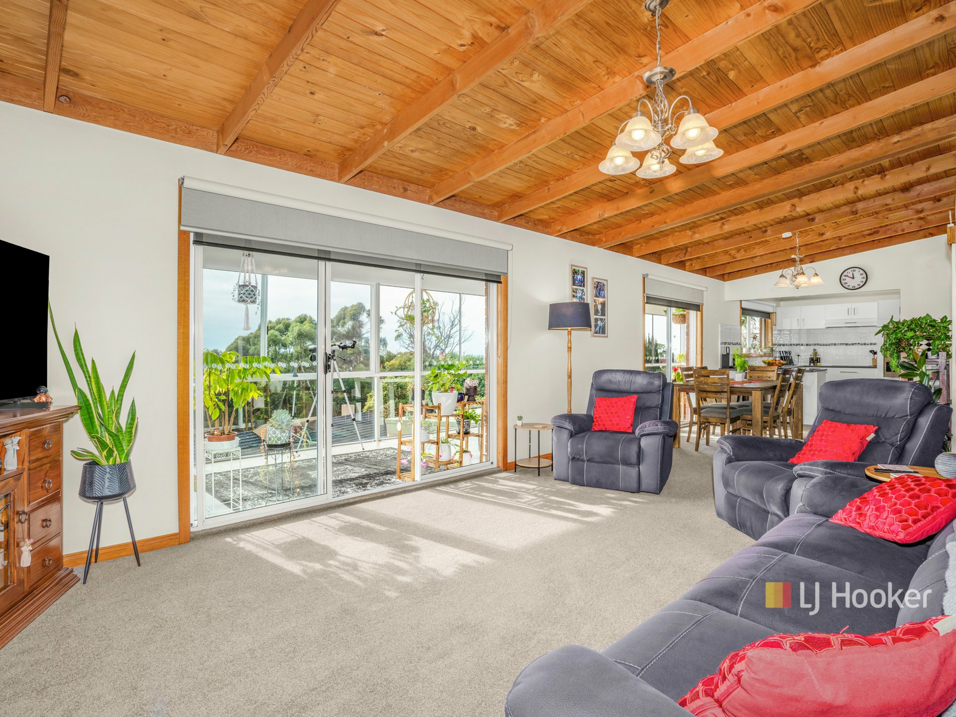 114 Upper Maud Street — photo 10 of 29