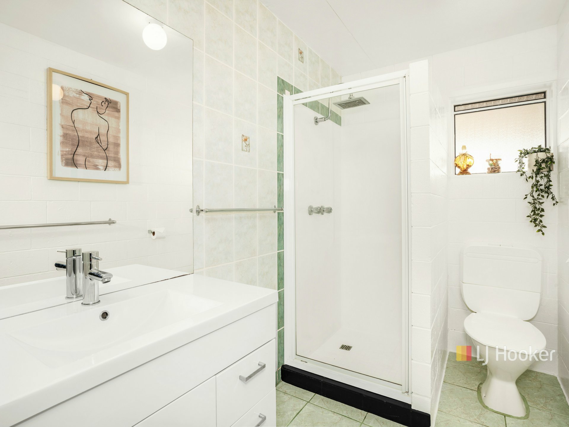 114 Upper Maud Street — photo 18 of 29