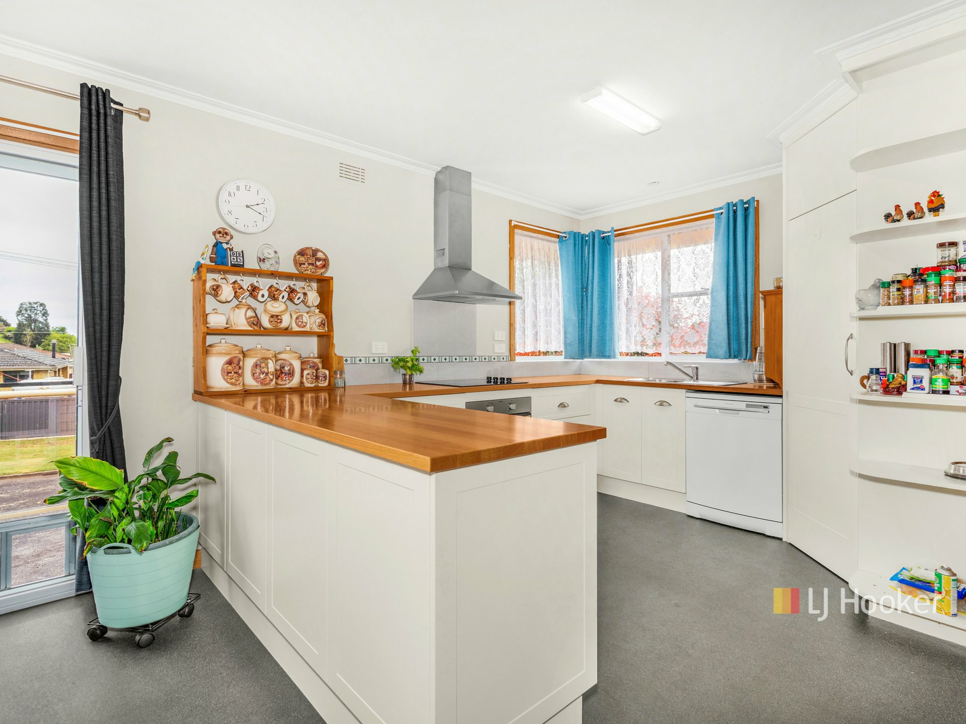 54 Richardson Street — photo 3 of 25
