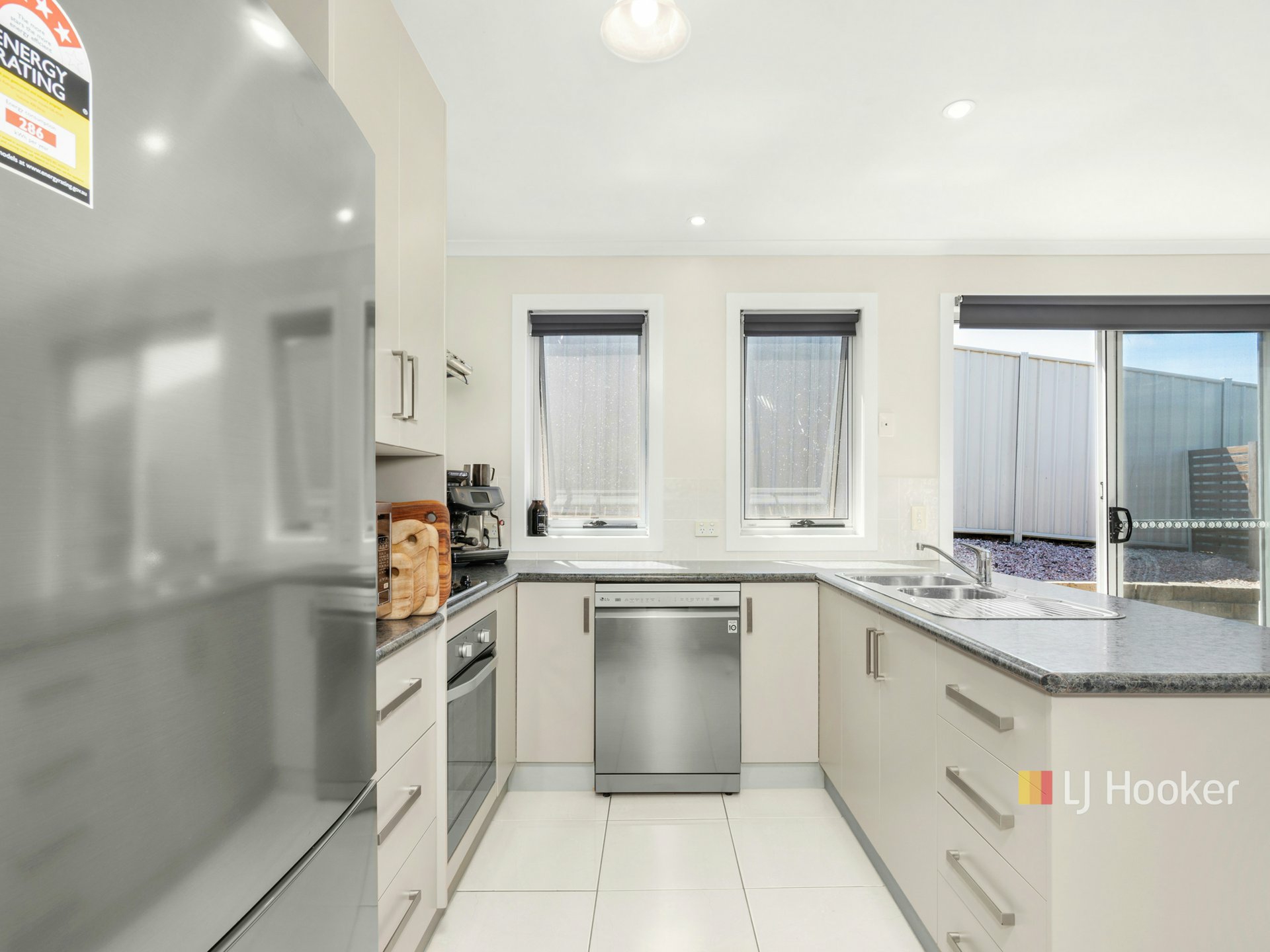 Unit 1/5 Saint Anne Place — photo 2 of 10
