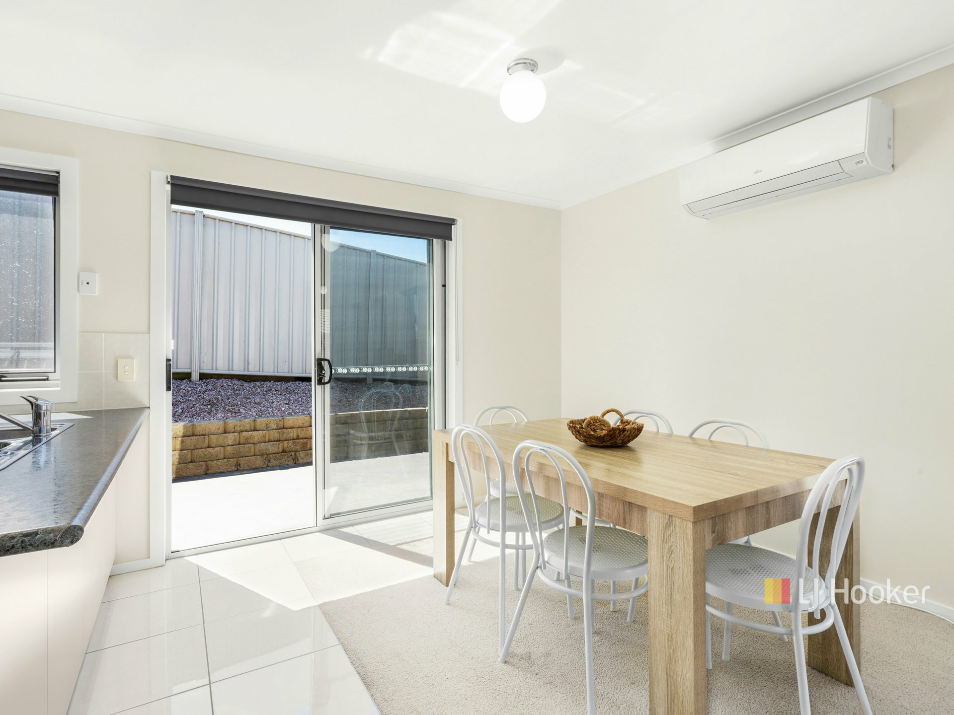 Unit 1/5 Saint Anne Place — photo 3 of 10