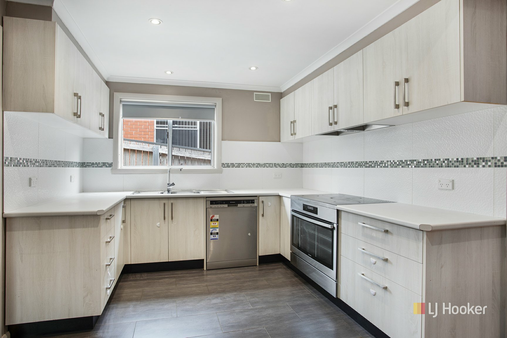 14 Coomera Crescent — photo 2 of 9