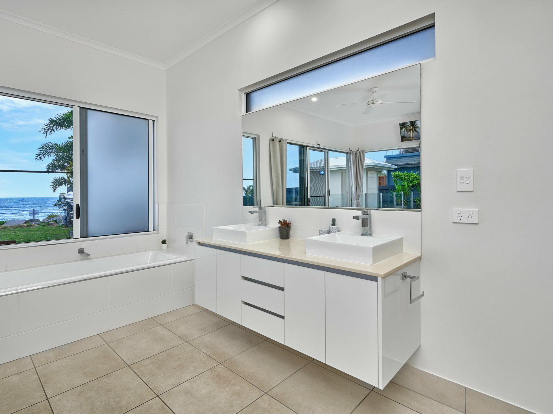 98 Cinderella Street, MACHANS BEACH