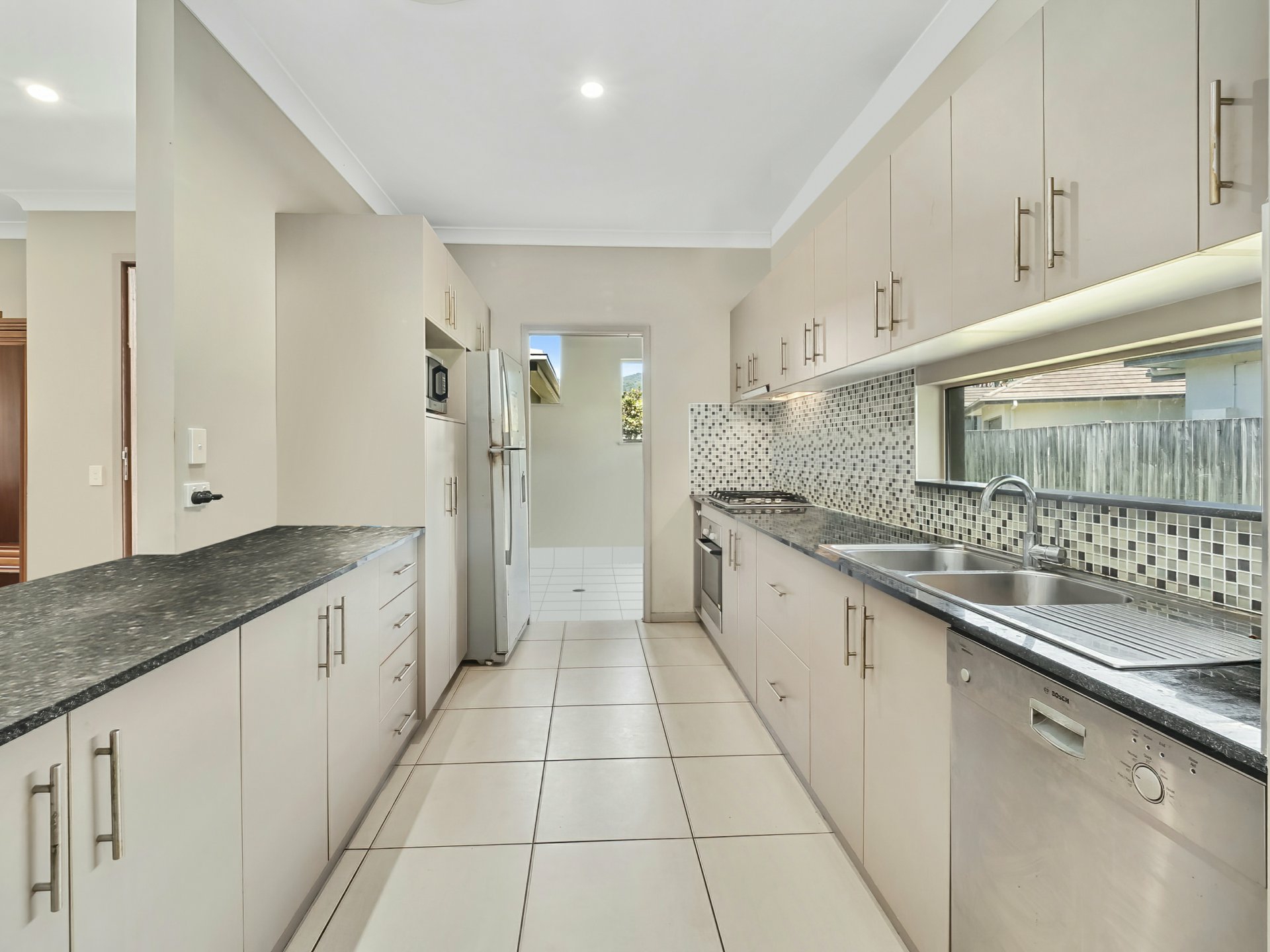 14/14 The Entrance Kewarra Beach QLD Property Details LJ Hooker