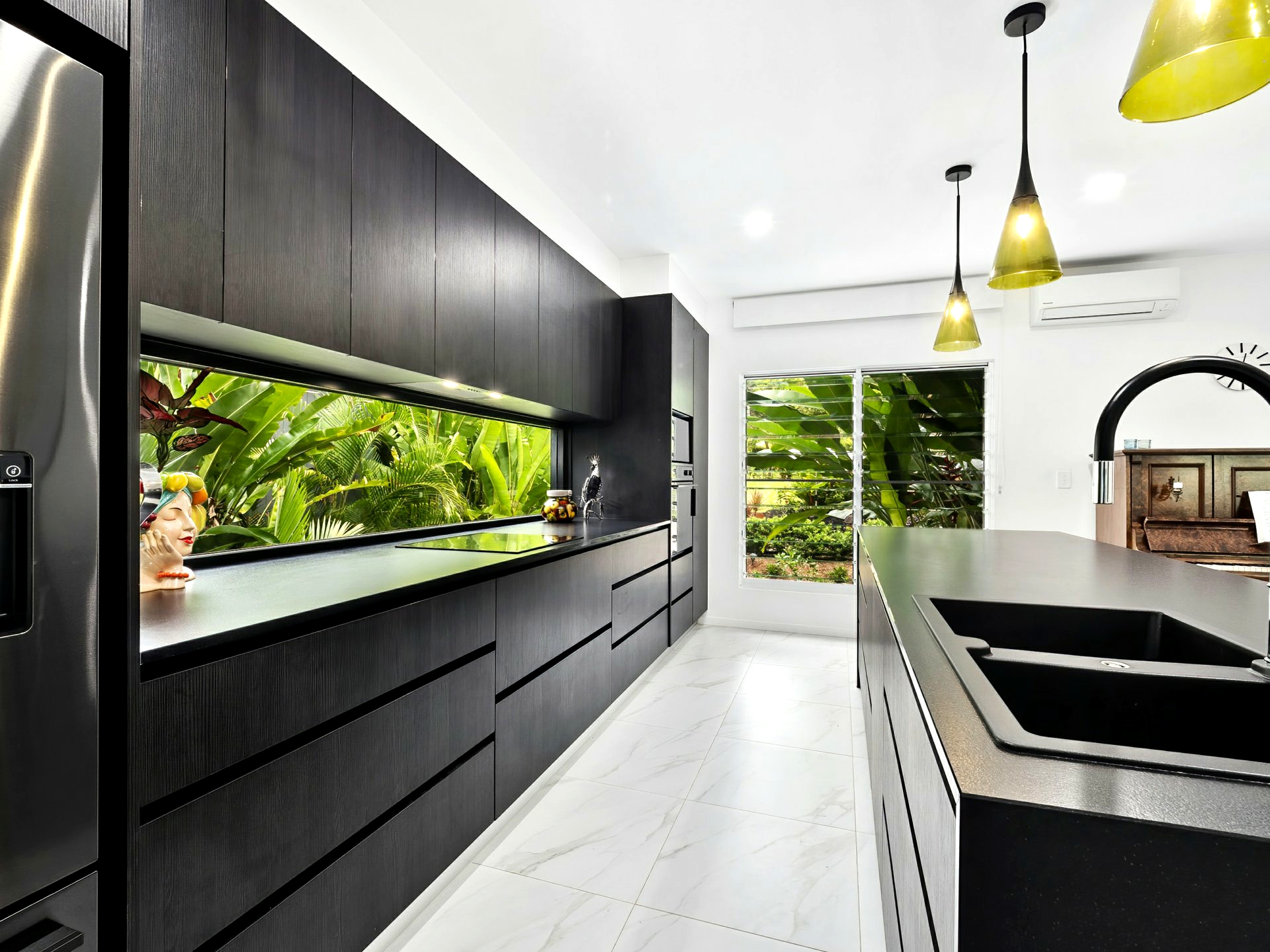 14 Onyx Street, CLIFTON BEACH