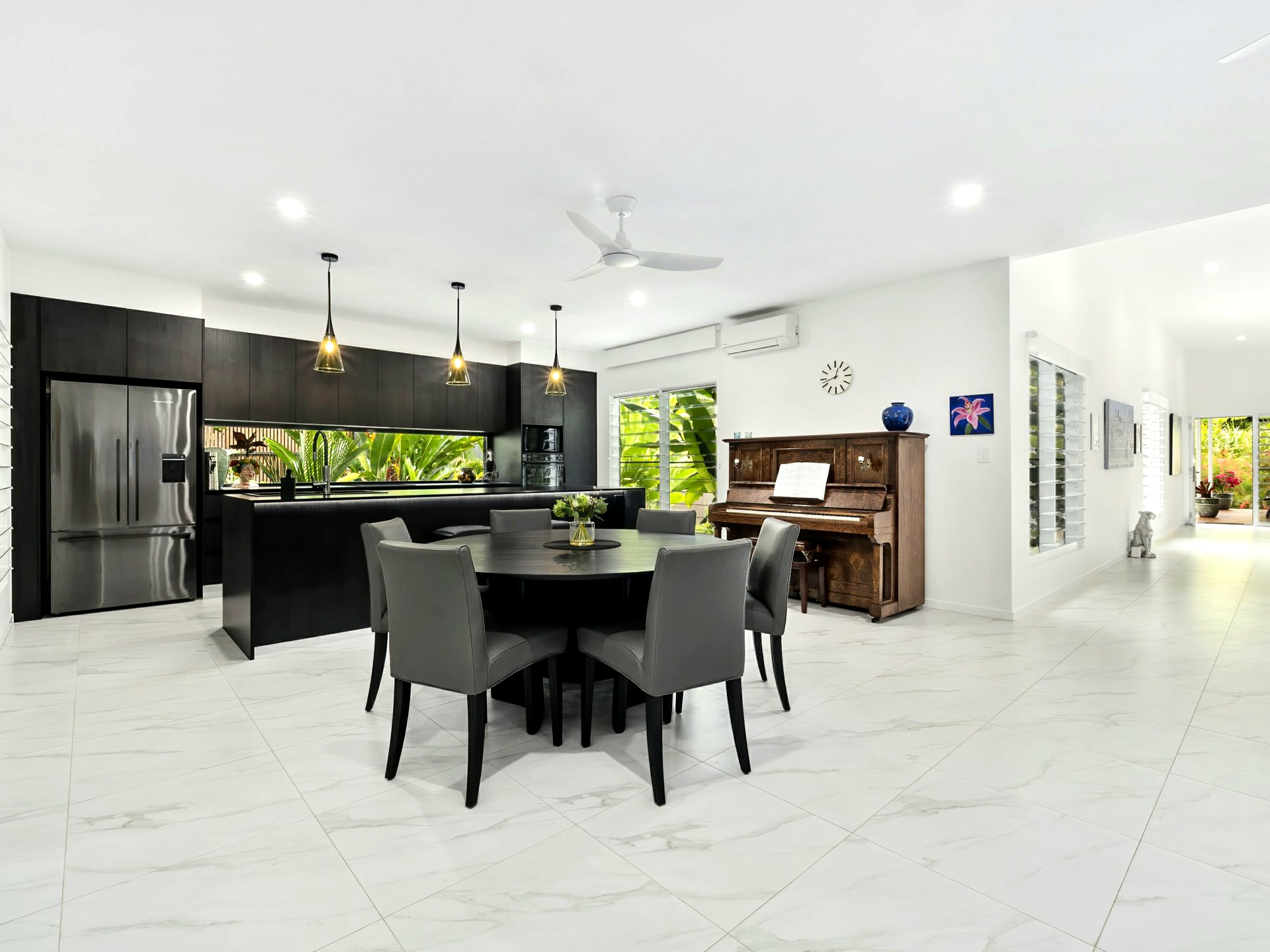 14 Onyx Street, CLIFTON BEACH