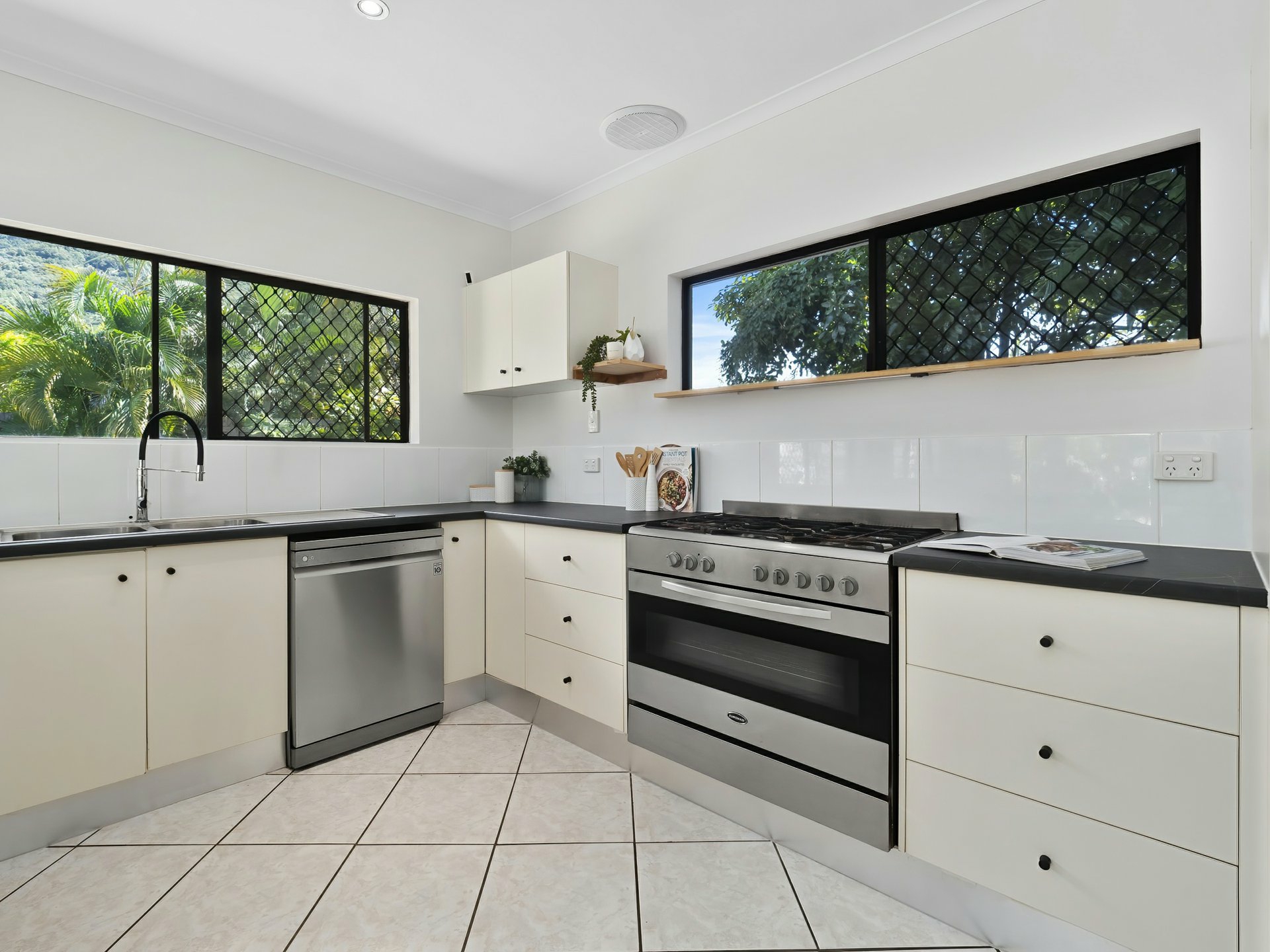 89 Cedar Road, PALM COVE
