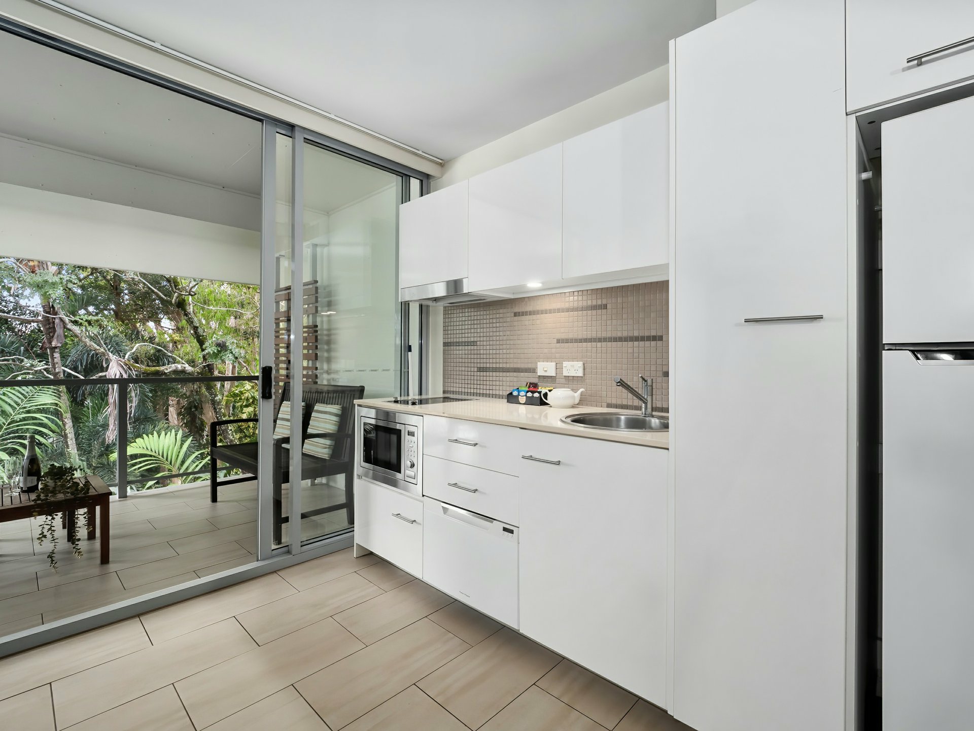2407/2-22 Veivers Road, PALM COVE