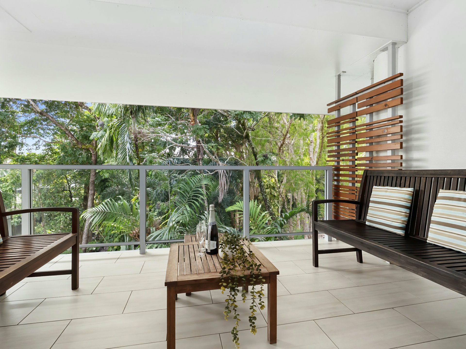 2407/2-22 Veivers Road, PALM COVE