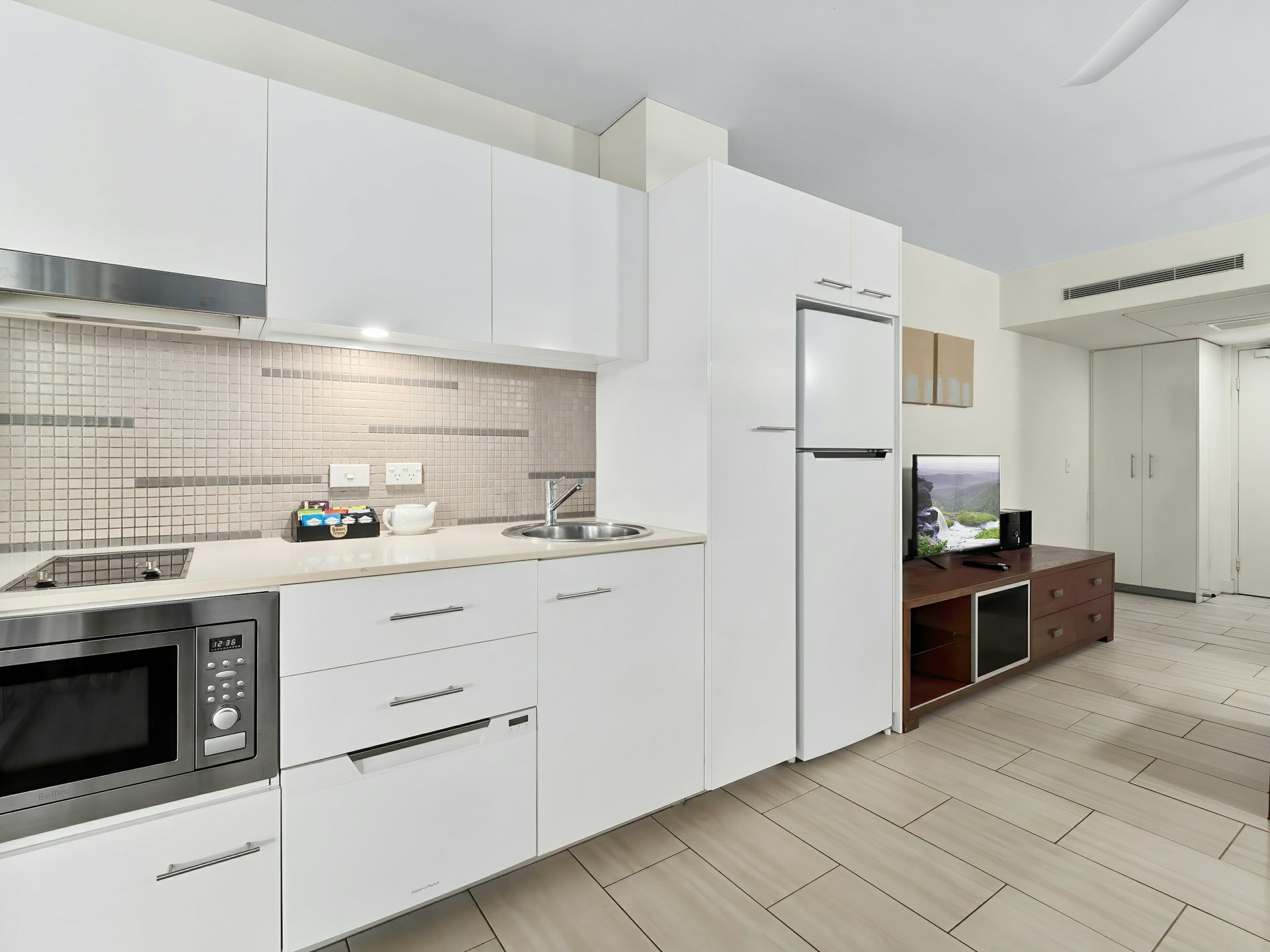 2407/2-22 Veivers Road, PALM COVE
