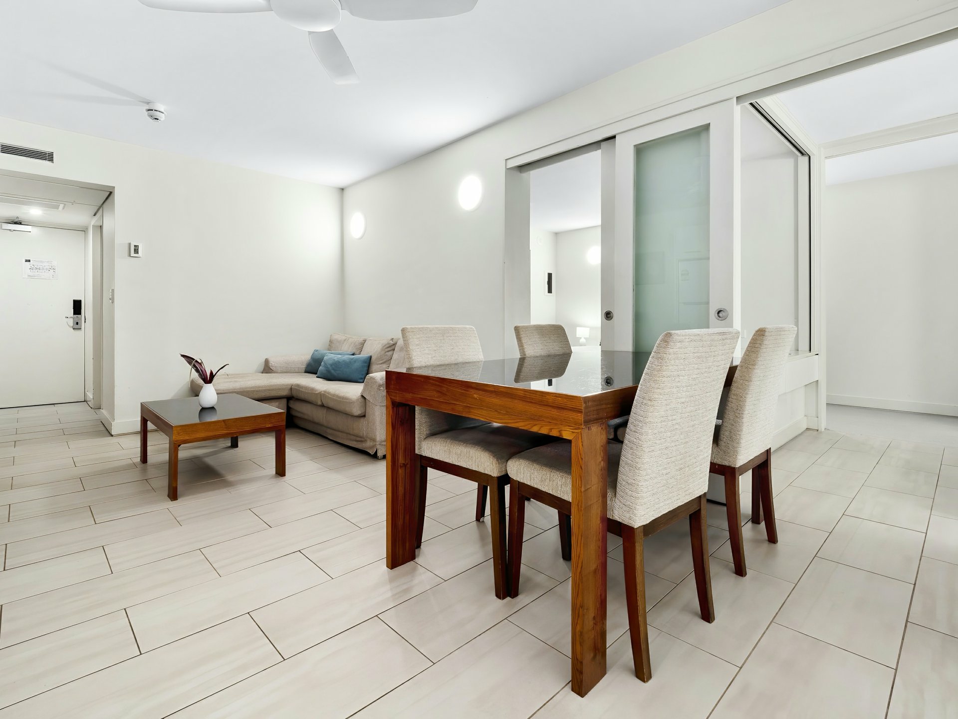 2407/2-22 Veivers Road, PALM COVE