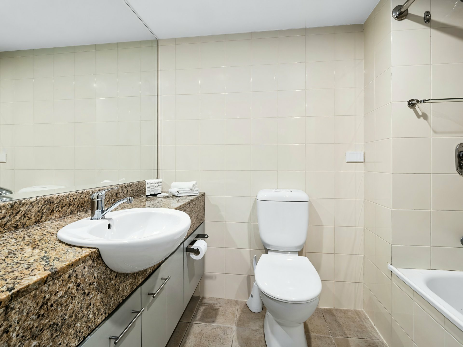 2407/2-22 Veivers Road, PALM COVE
