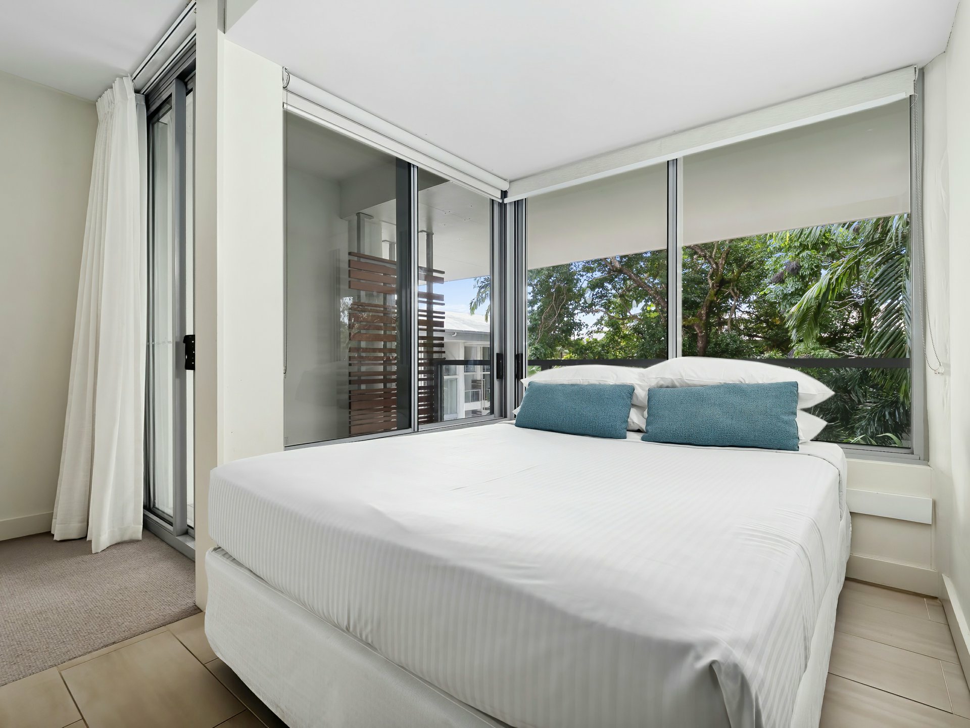 2407/2-22 Veivers Road, PALM COVE