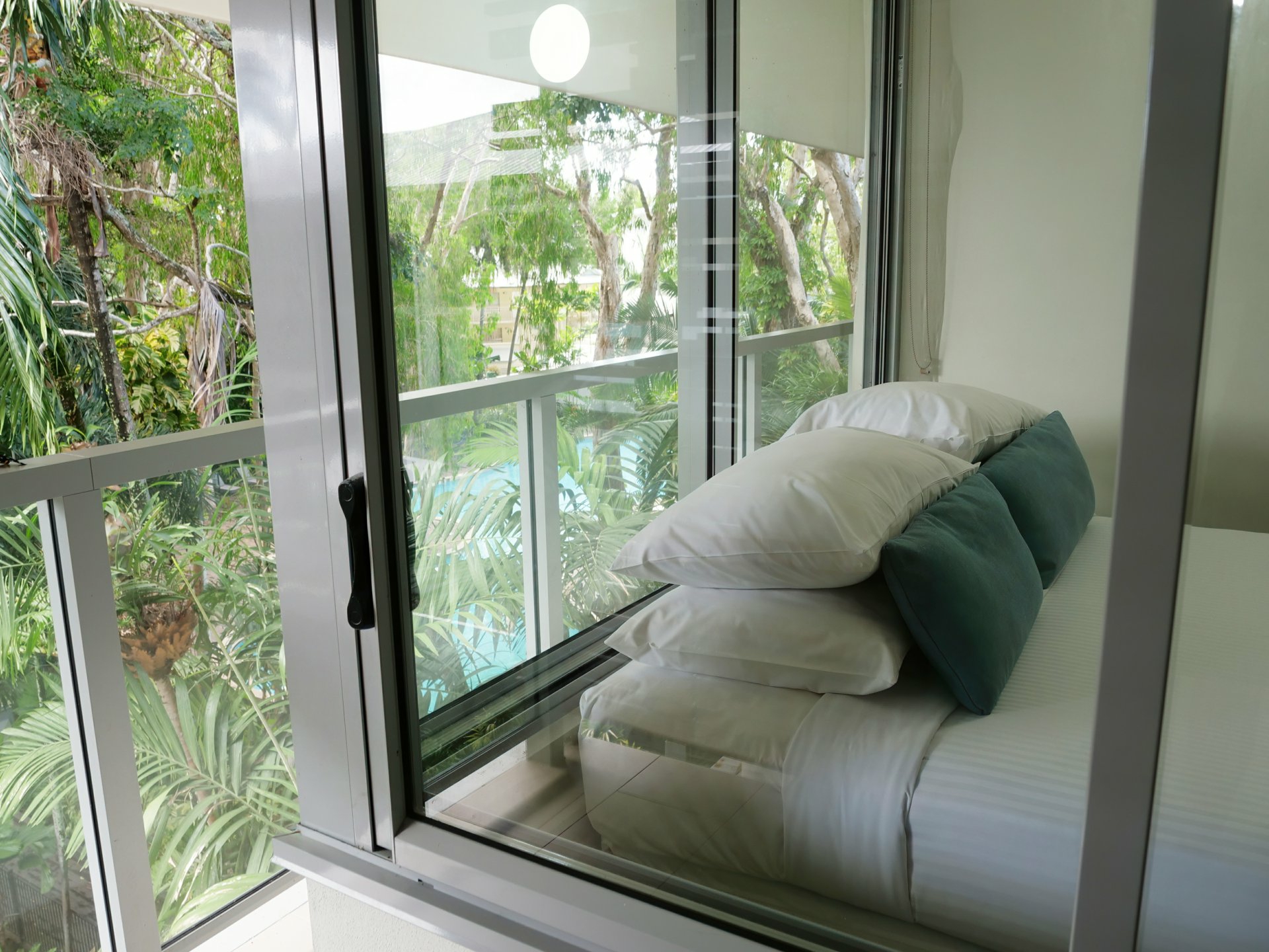 2407/2-22 Veivers Road, PALM COVE