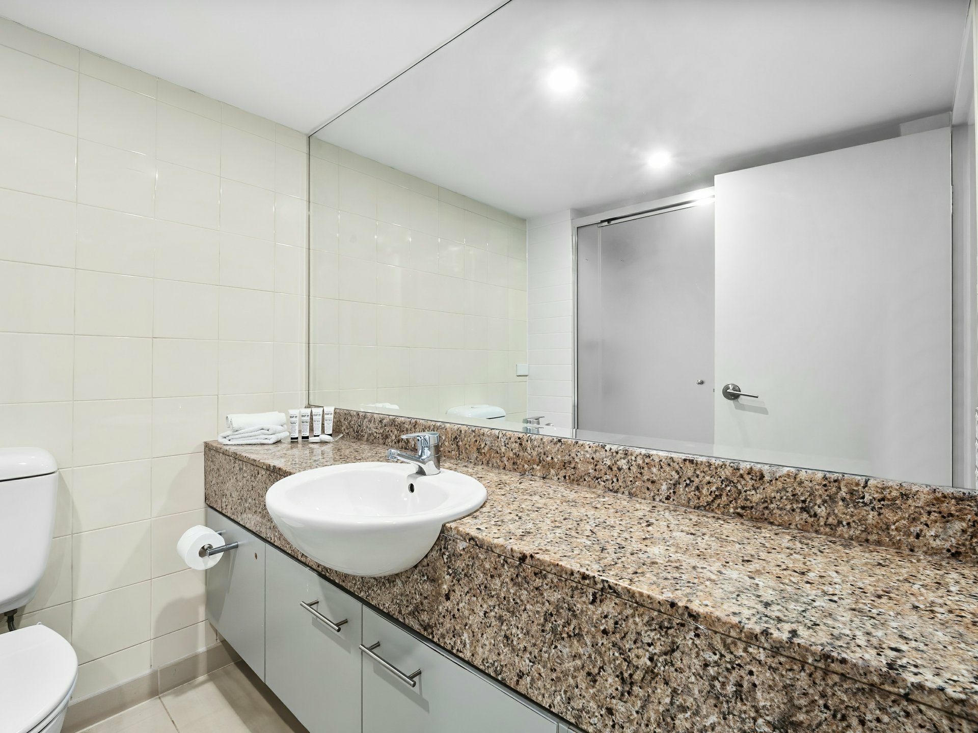 2407/2-22 Veivers Road, PALM COVE
