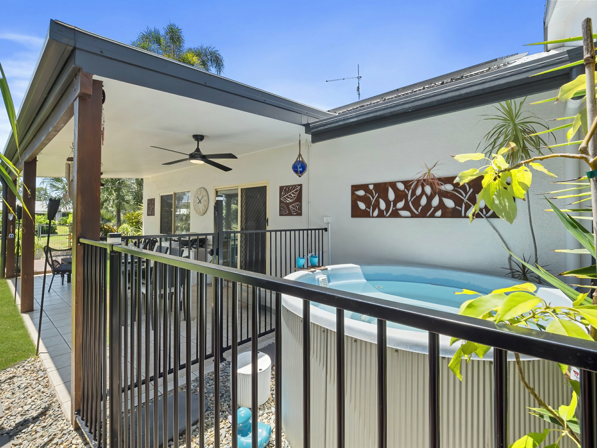 105/2-6 Lake Placid Road, CARAVONICA