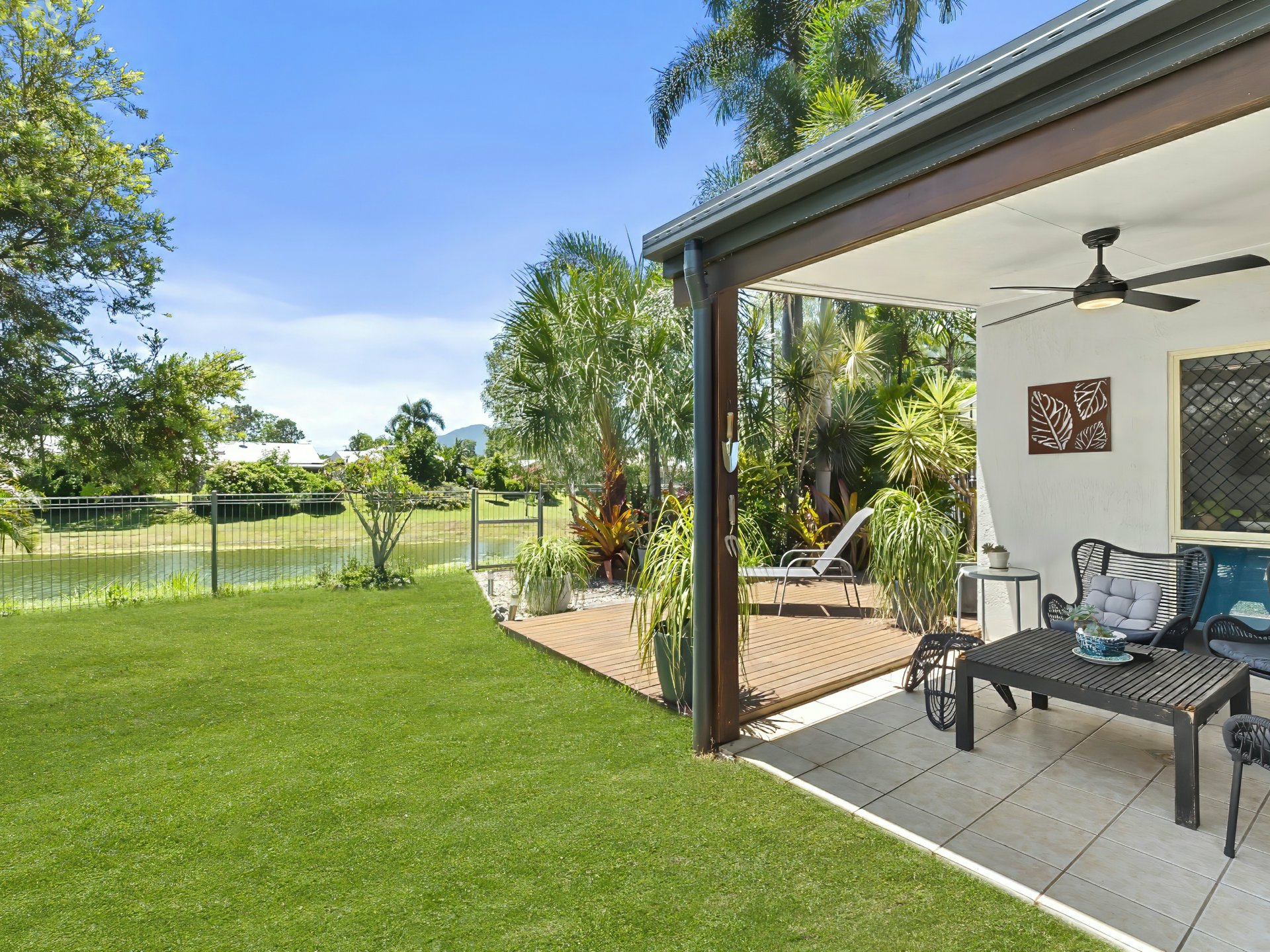 105/2-6 Lake Placid Road, CARAVONICA