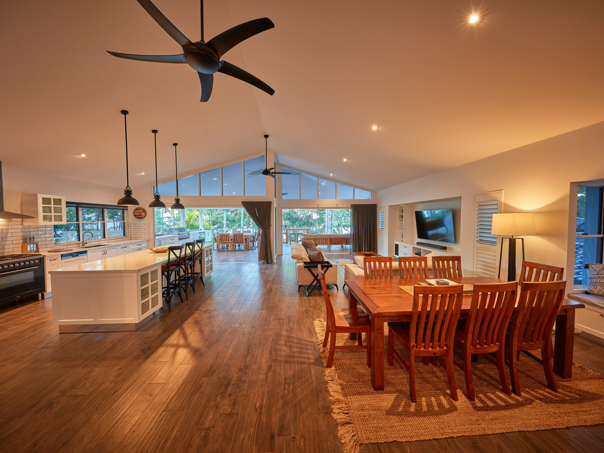 147 Arlington Esplanade, CLIFTON BEACH