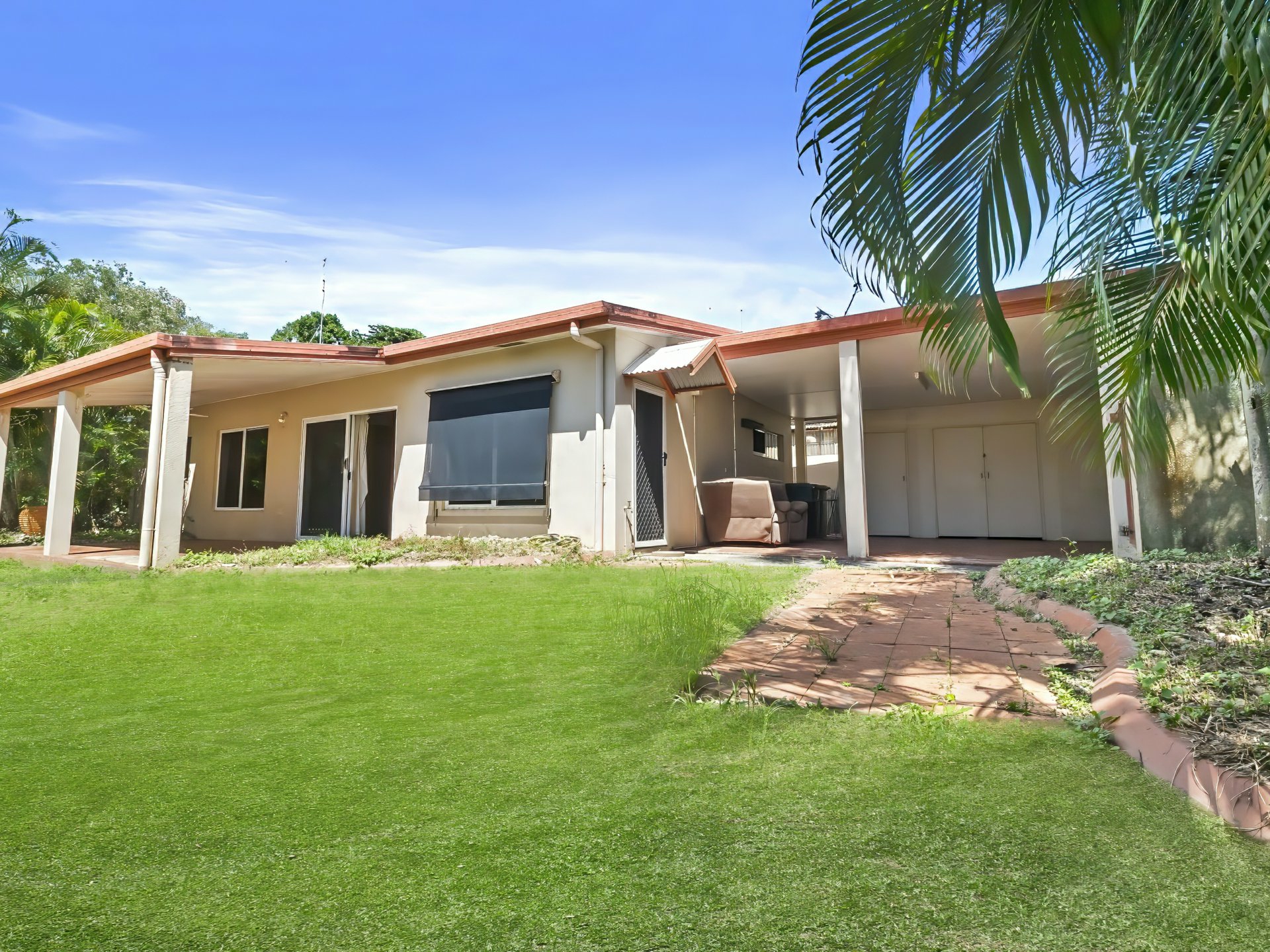11 Feathertop Close, SMITHFIELD