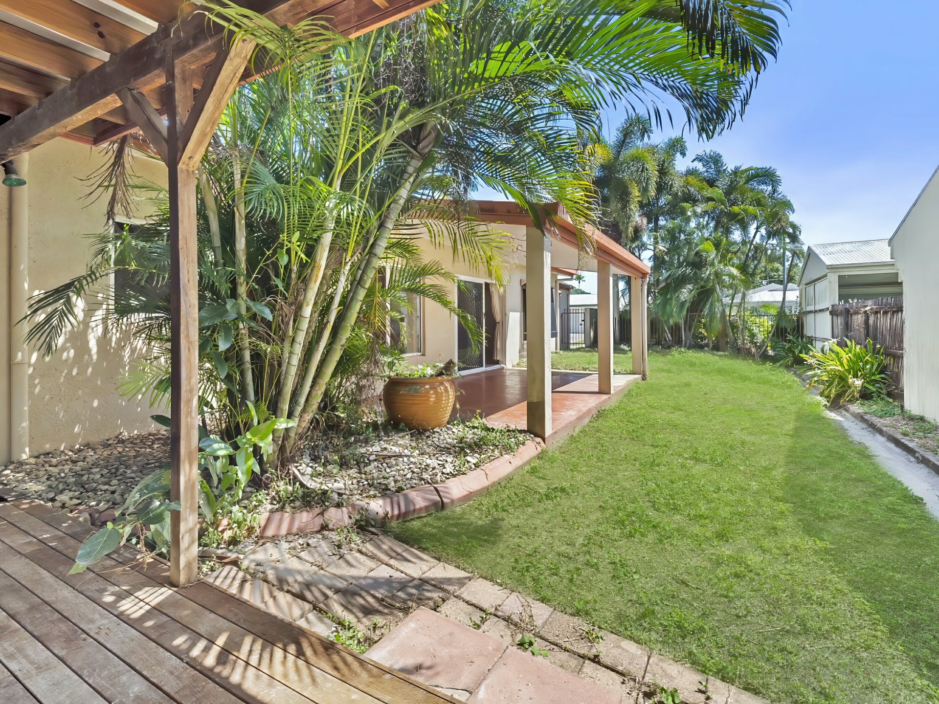 11 Feathertop Close, SMITHFIELD