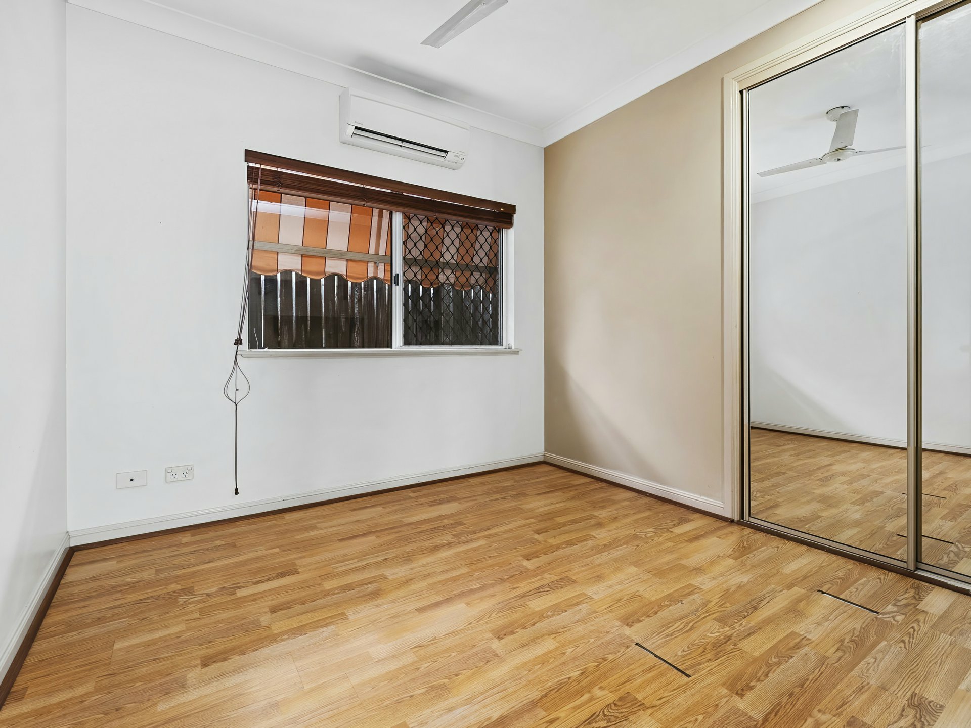 11 Feathertop Close, SMITHFIELD