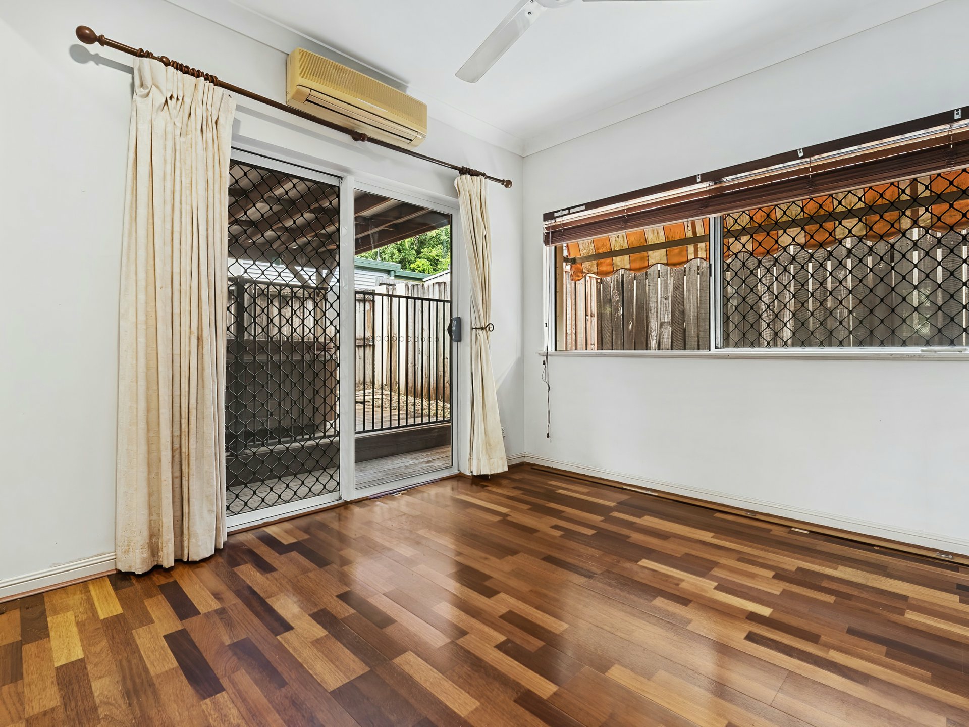 11 Feathertop Close, SMITHFIELD