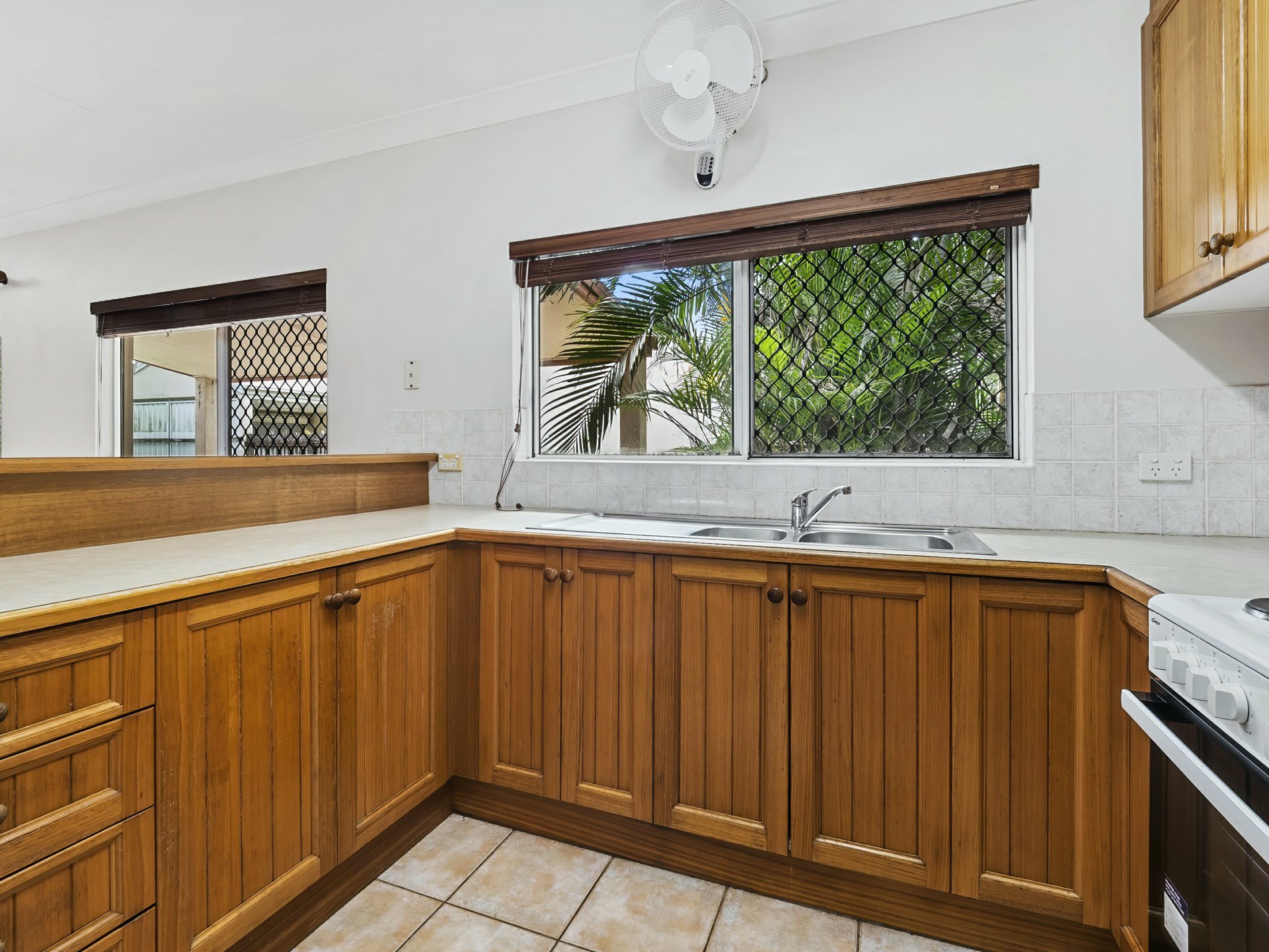 11 Feathertop Close, SMITHFIELD