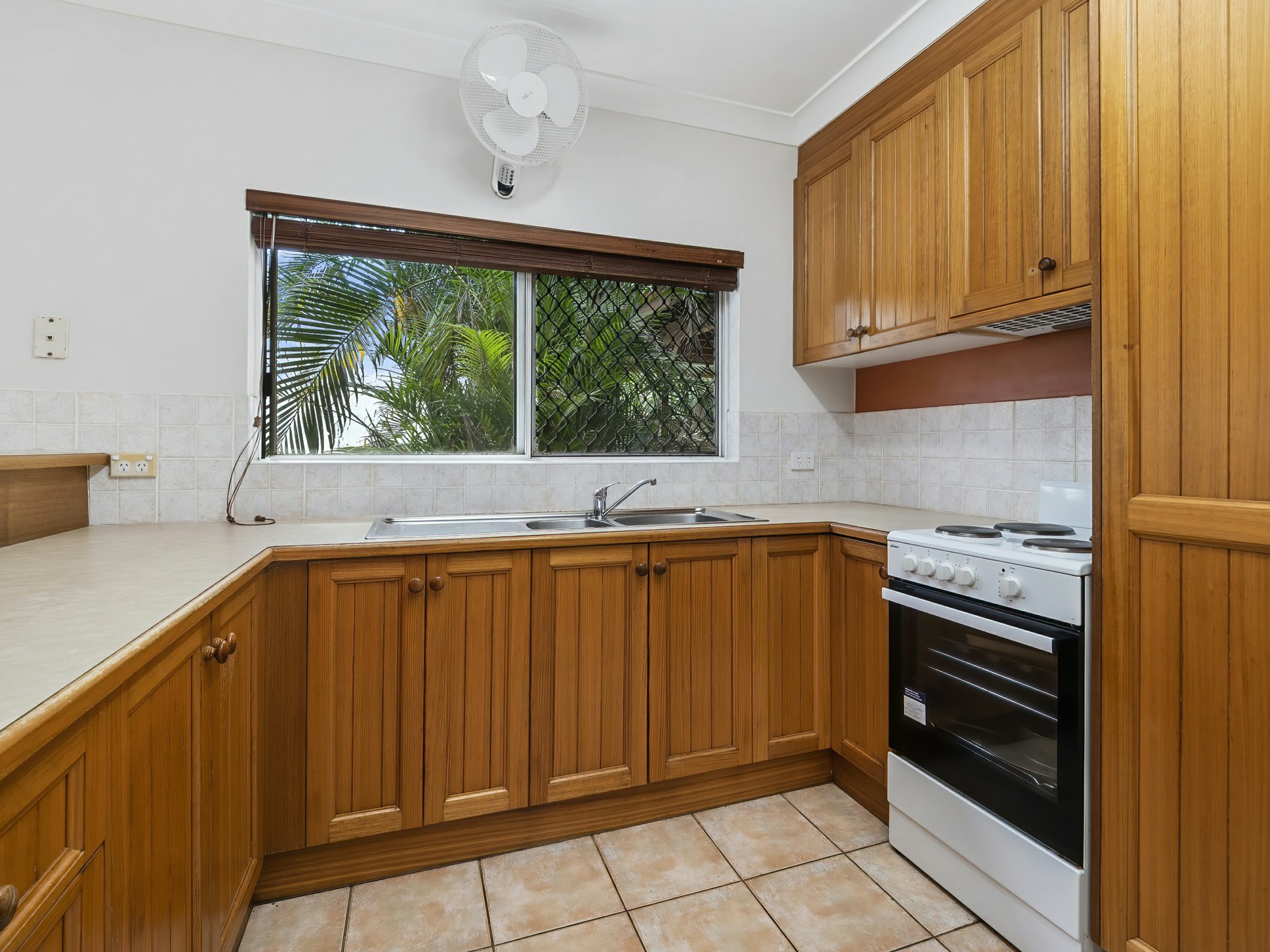 11 Feathertop Close, SMITHFIELD