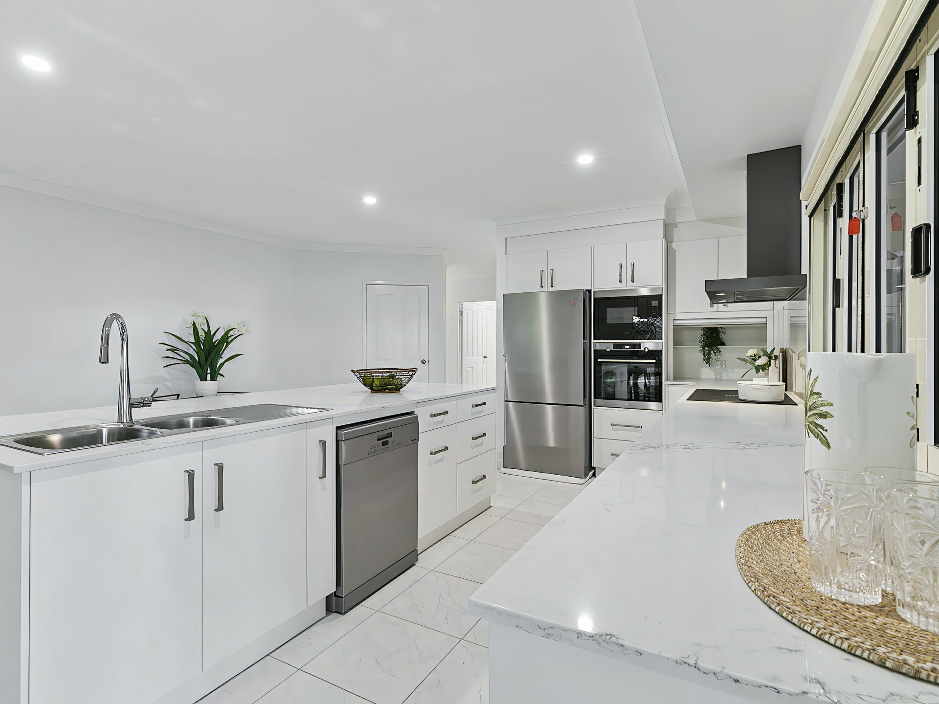 1 Whitehaven Court, CLIFTON BEACH