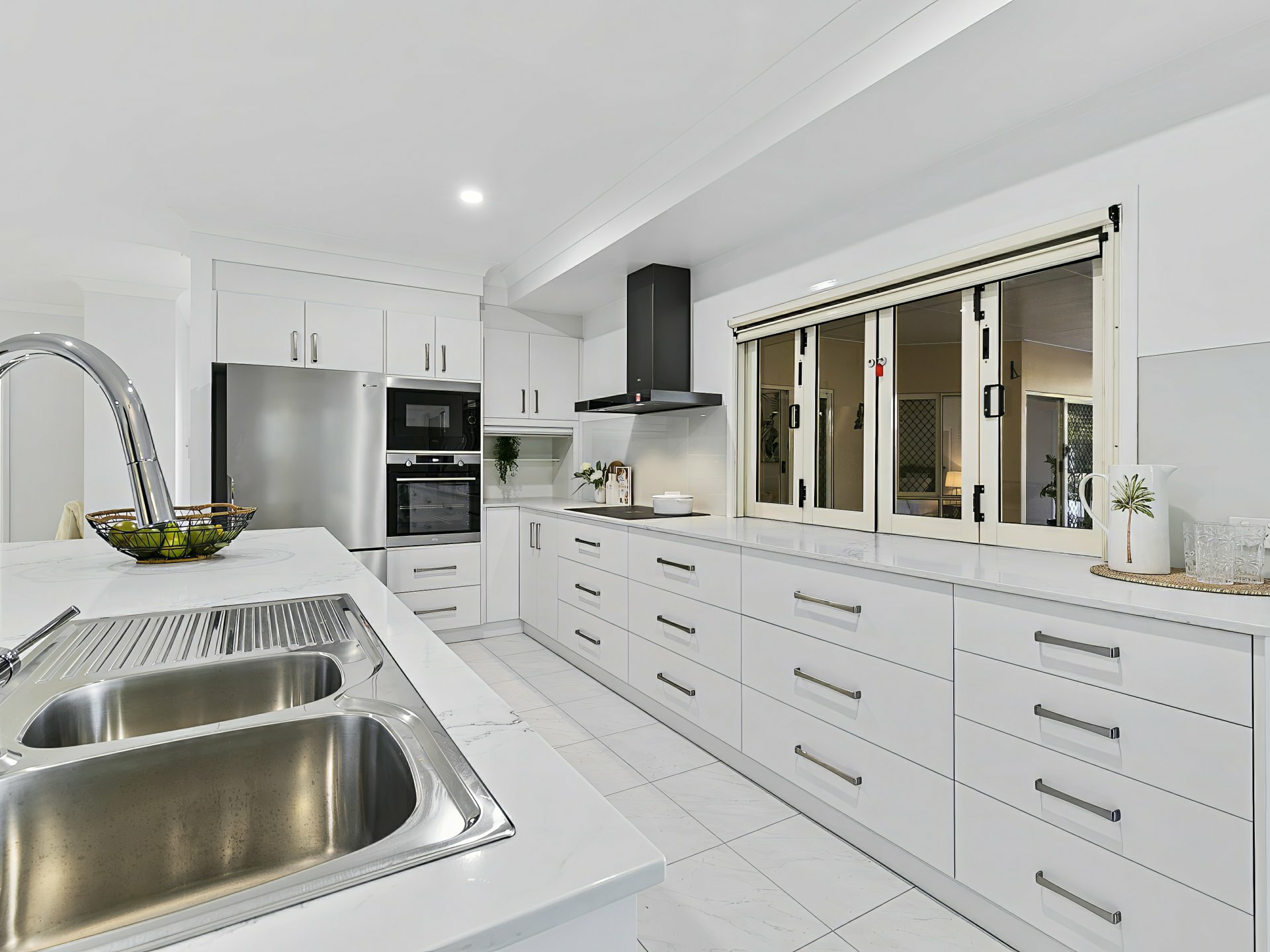 1 Whitehaven Court, CLIFTON BEACH