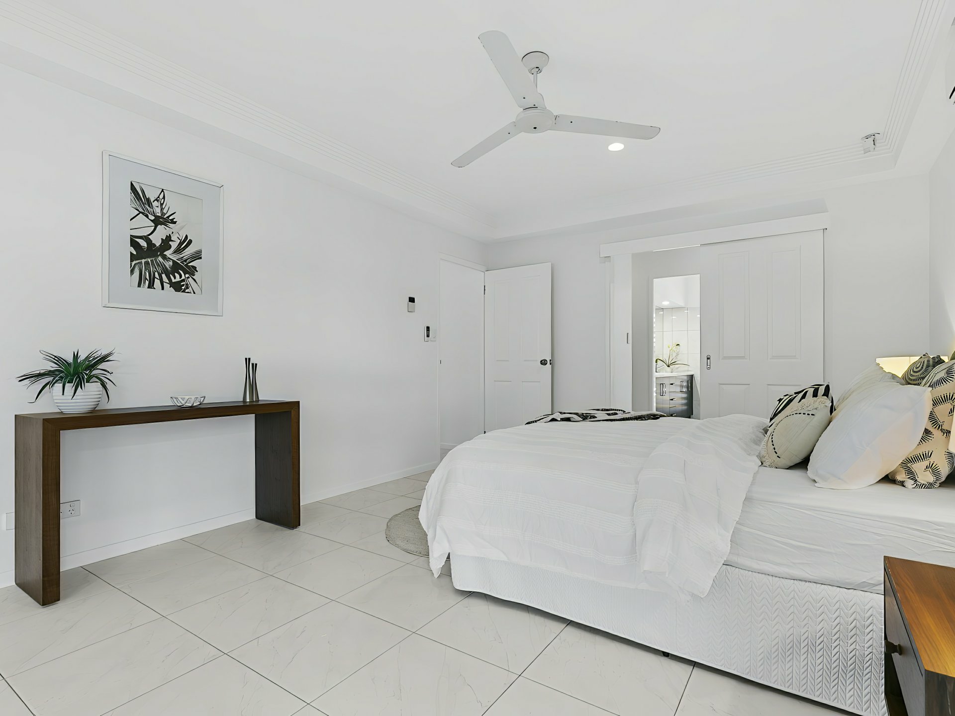 1 Whitehaven Court, CLIFTON BEACH