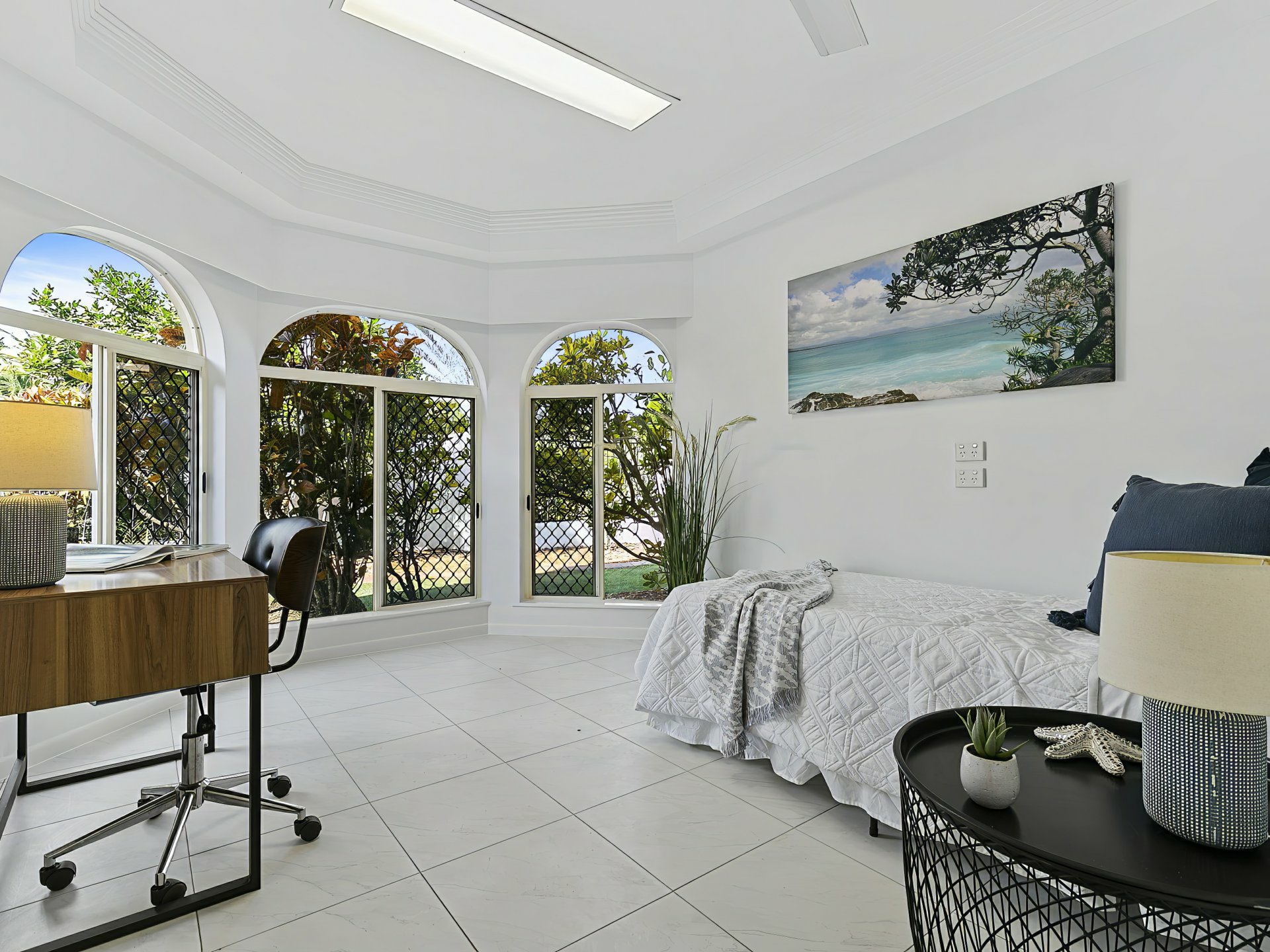 1 Whitehaven Court, CLIFTON BEACH