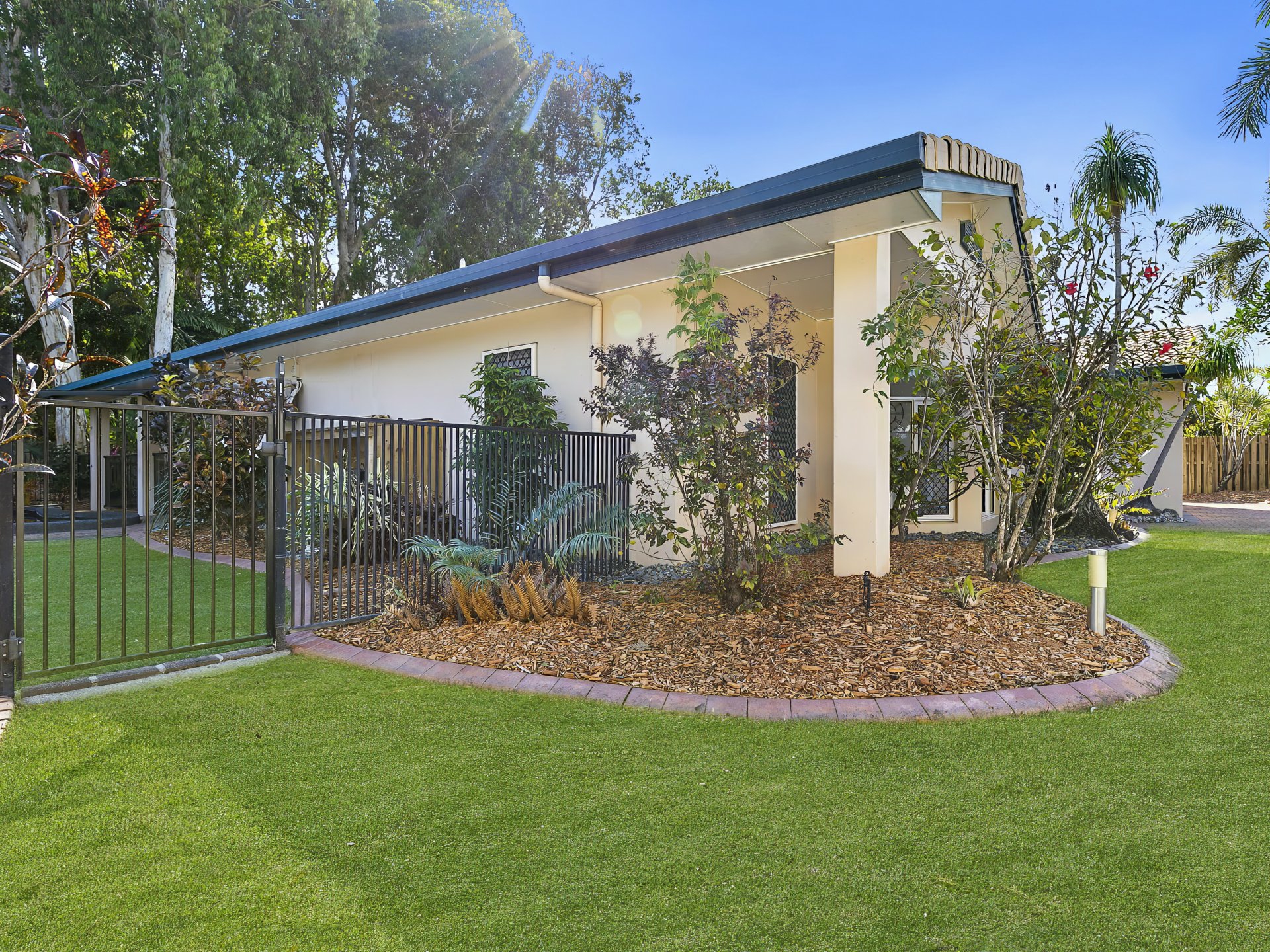 1 Whitehaven Court, CLIFTON BEACH