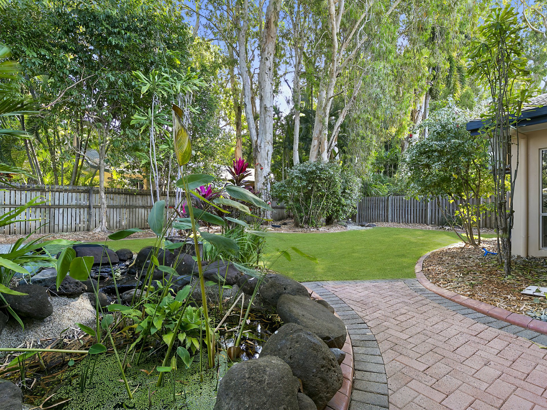 1 Whitehaven Court, CLIFTON BEACH