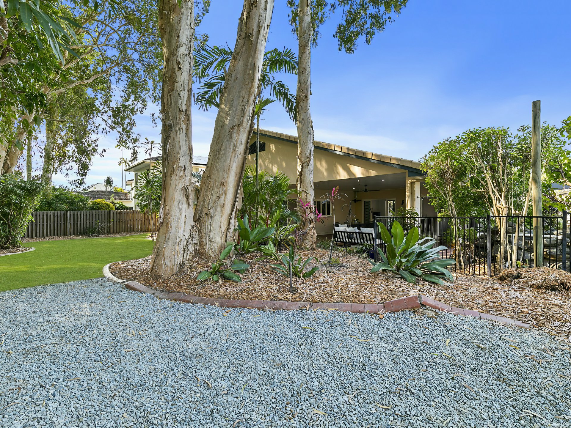 1 Whitehaven Court, CLIFTON BEACH