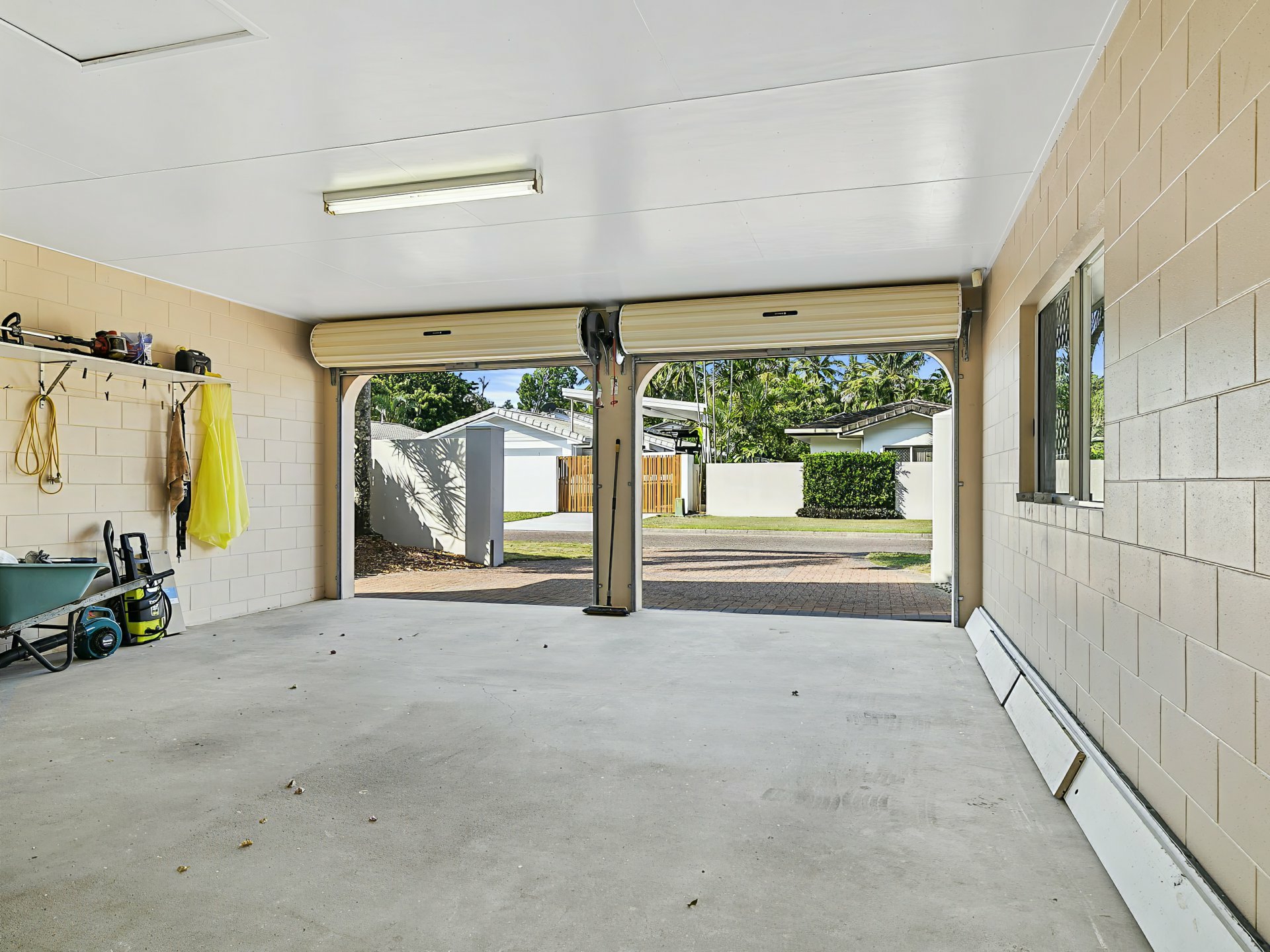 1 Whitehaven Court, CLIFTON BEACH
