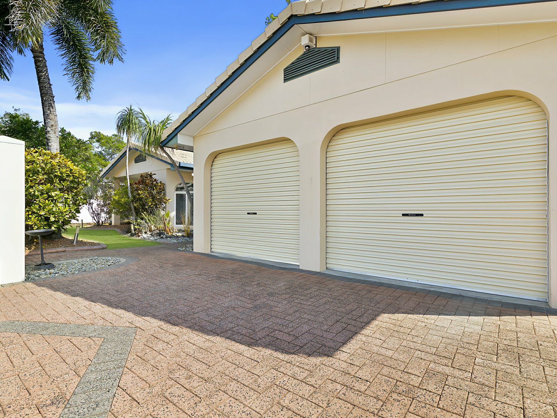 1 Whitehaven Court, CLIFTON BEACH