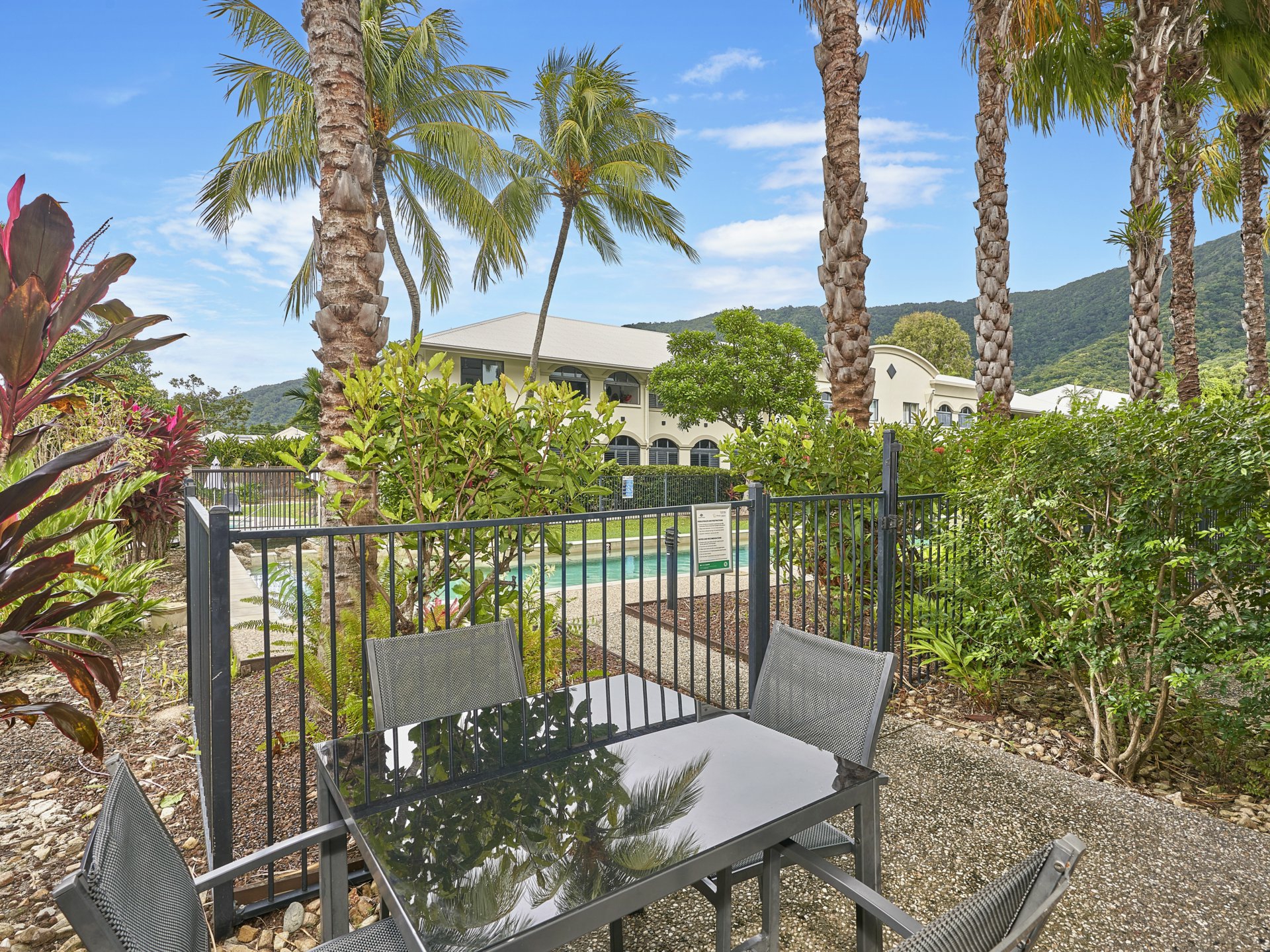 Mango Lagoon/26/81-85 Cedar Rd, PALM COVE
