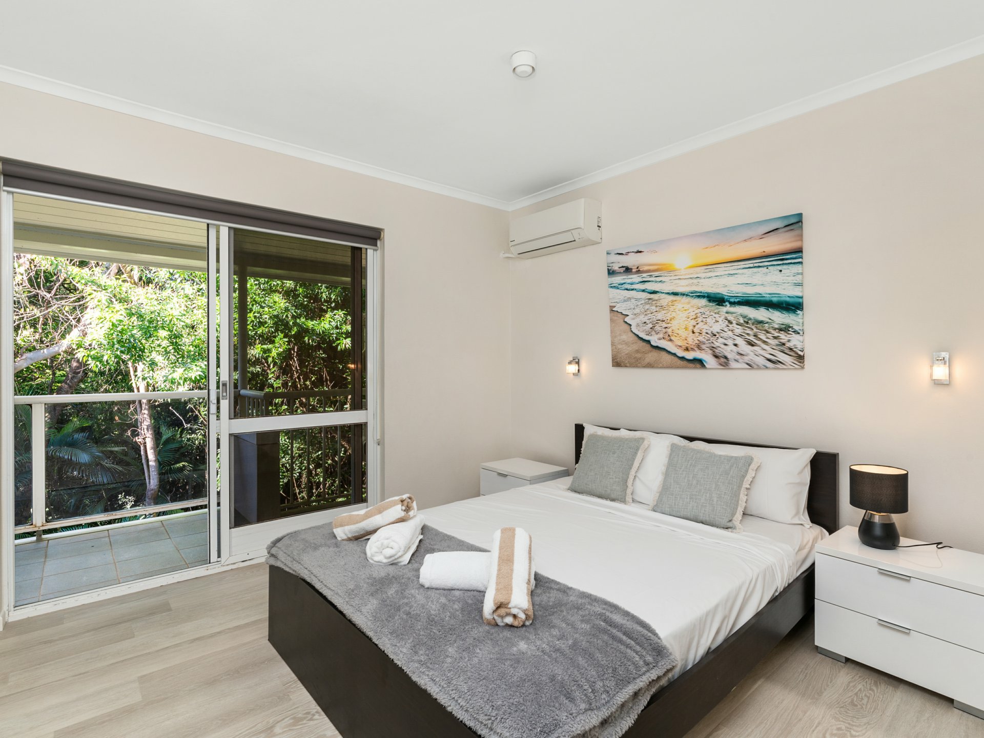 242/305 Coral Coast Drive — photo 9 of 9