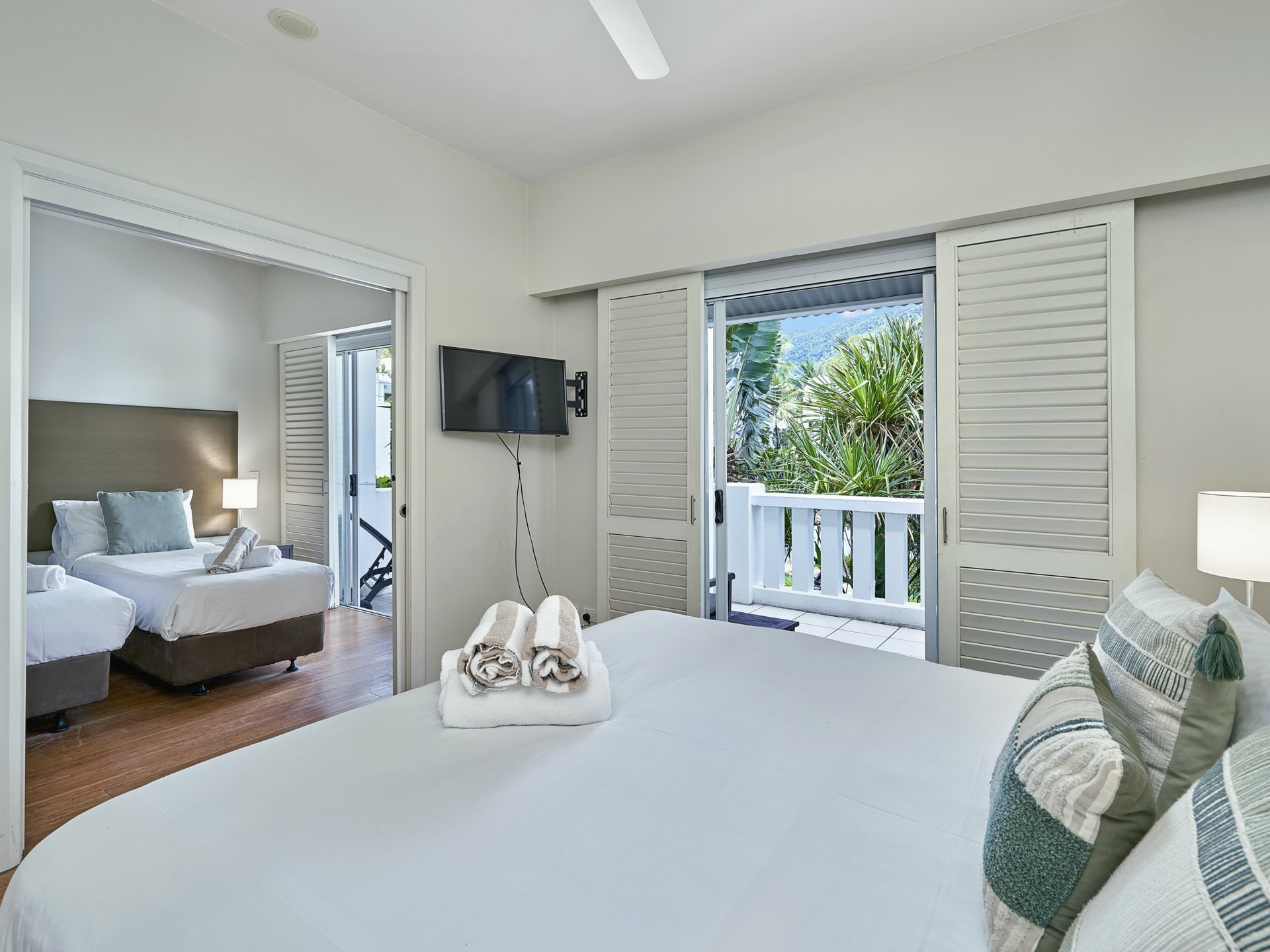 1221-1222/123-127 Williams Esplanade — photo 10 of 27