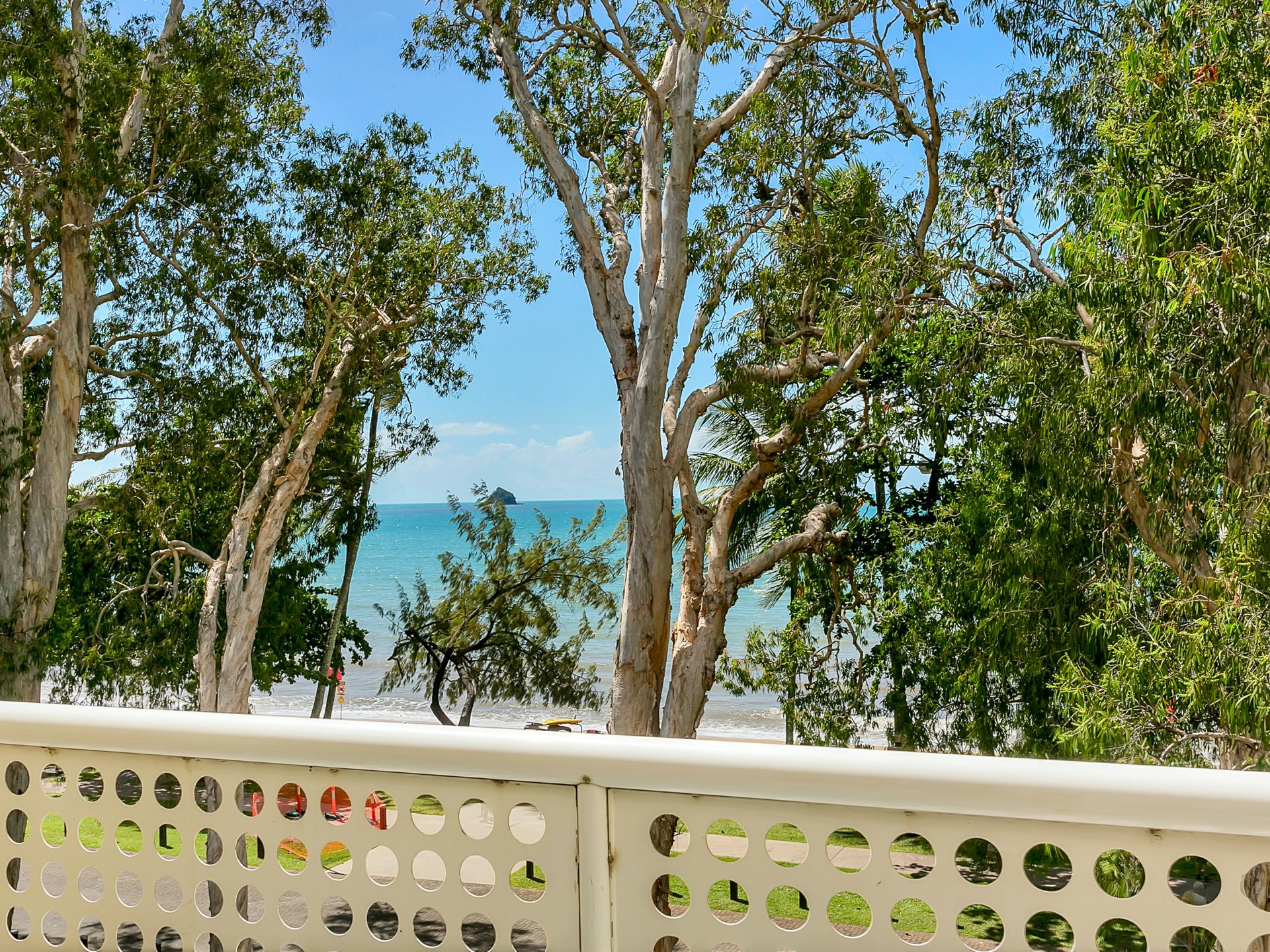 21/131-133 Williams Esplanade — photo from LJ Hooker Cairns Beaches