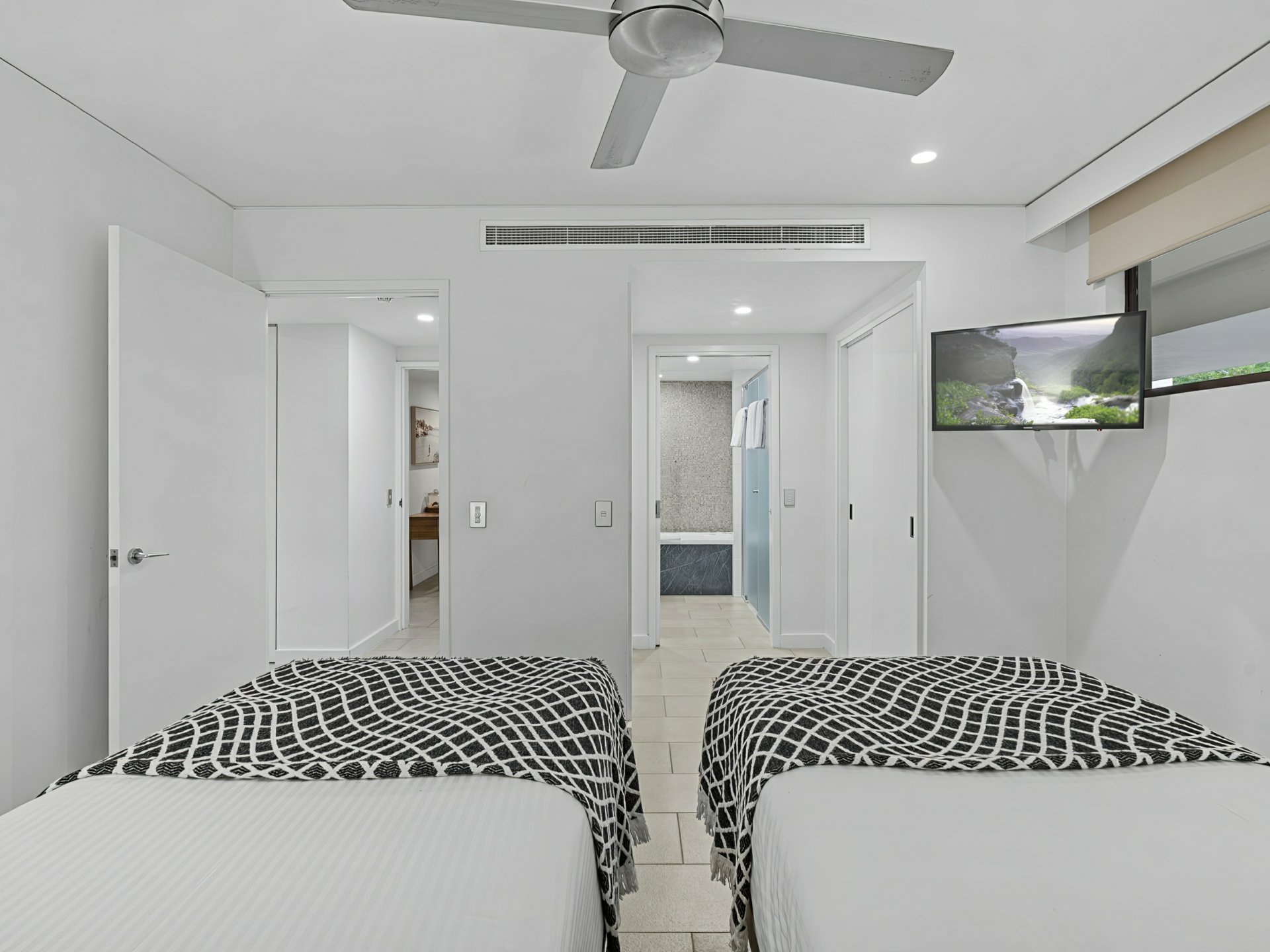 430-431/5 Triton Street — photo 13 of 28