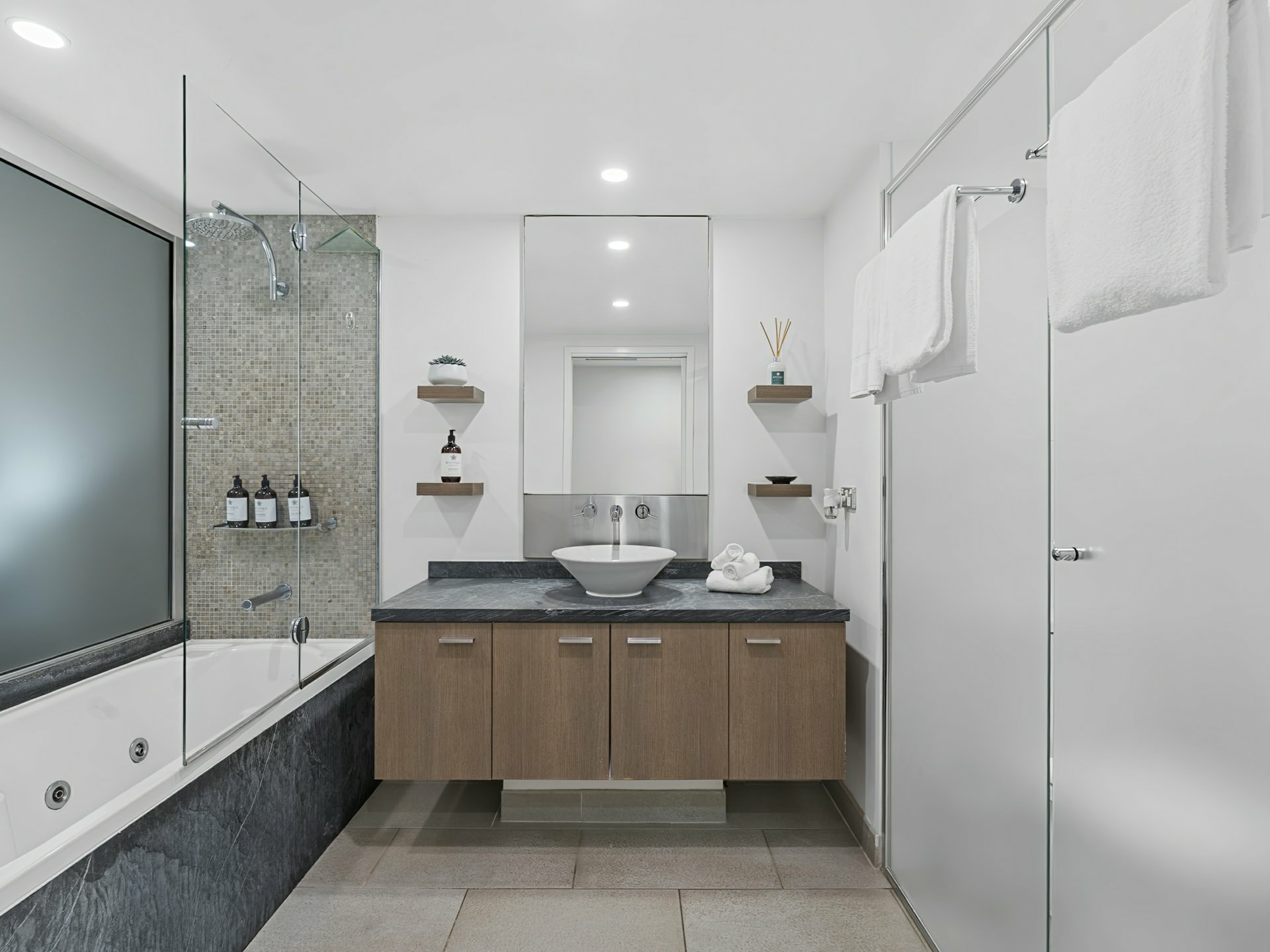 430-431/5 Triton Street — photo 16 of 28