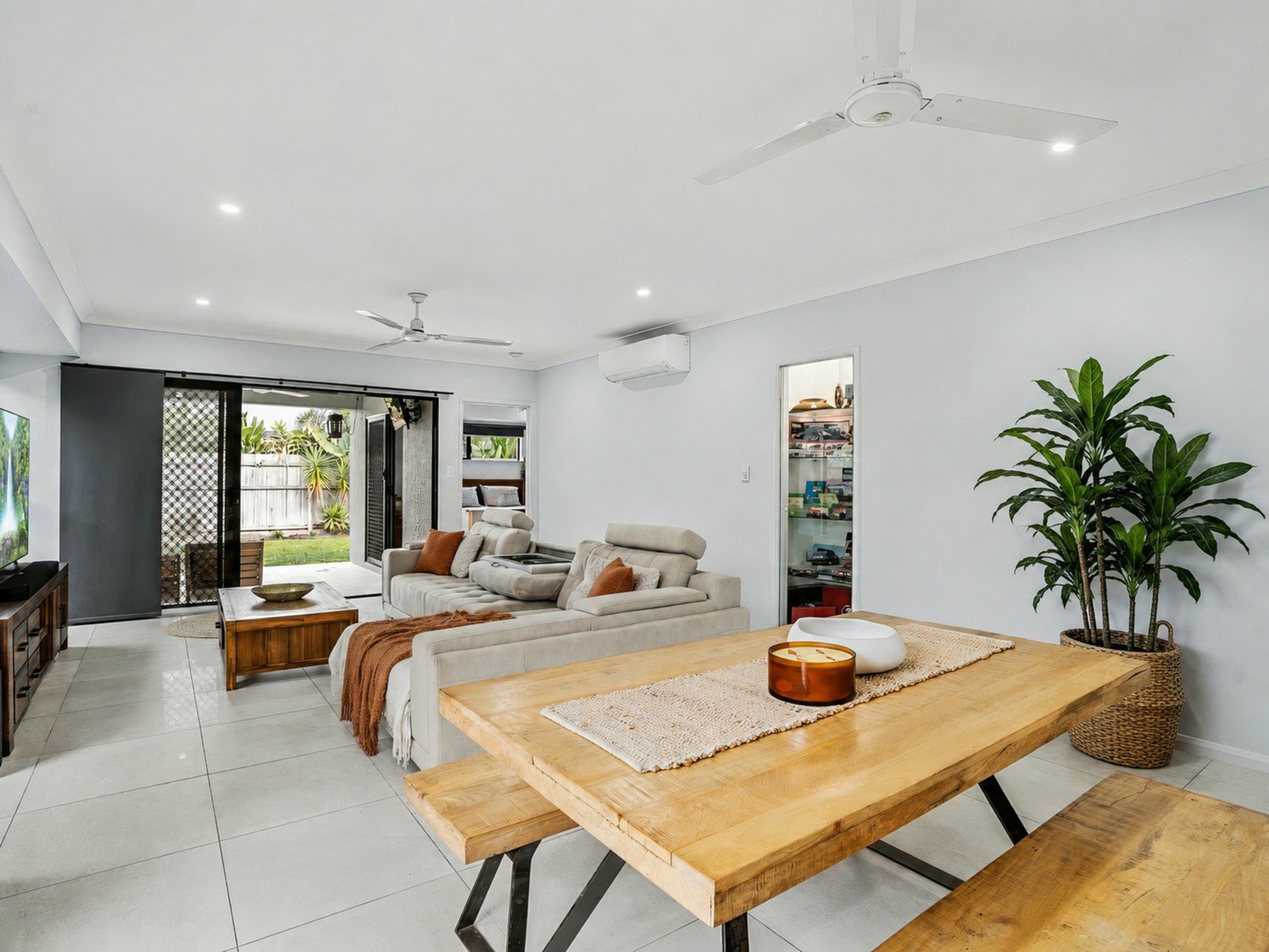 28 The Avenue — photo from LJ Hooker Cairns Beaches
