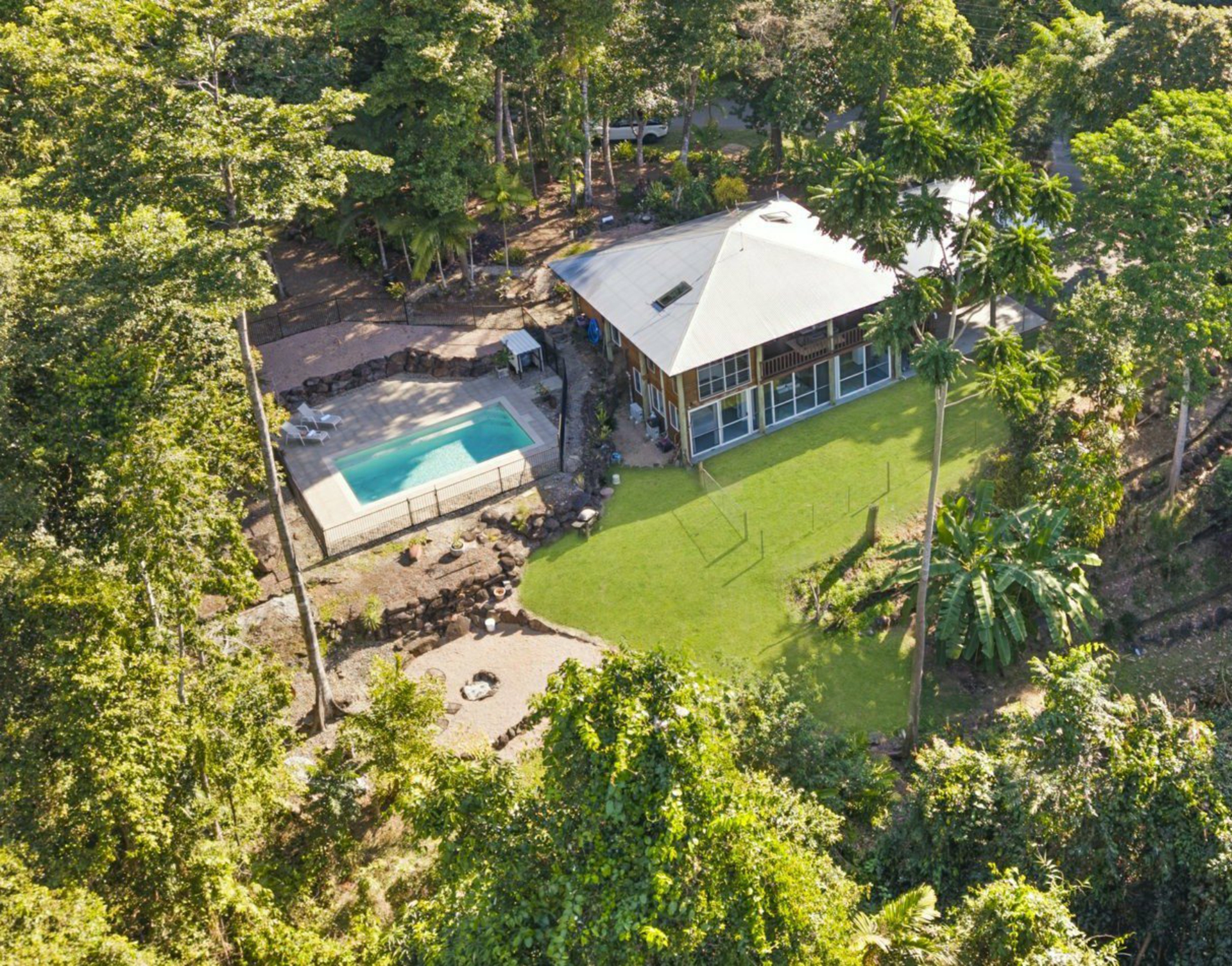 19-21 Chatham Terrace — photo from LJ Hooker Cairns Beaches