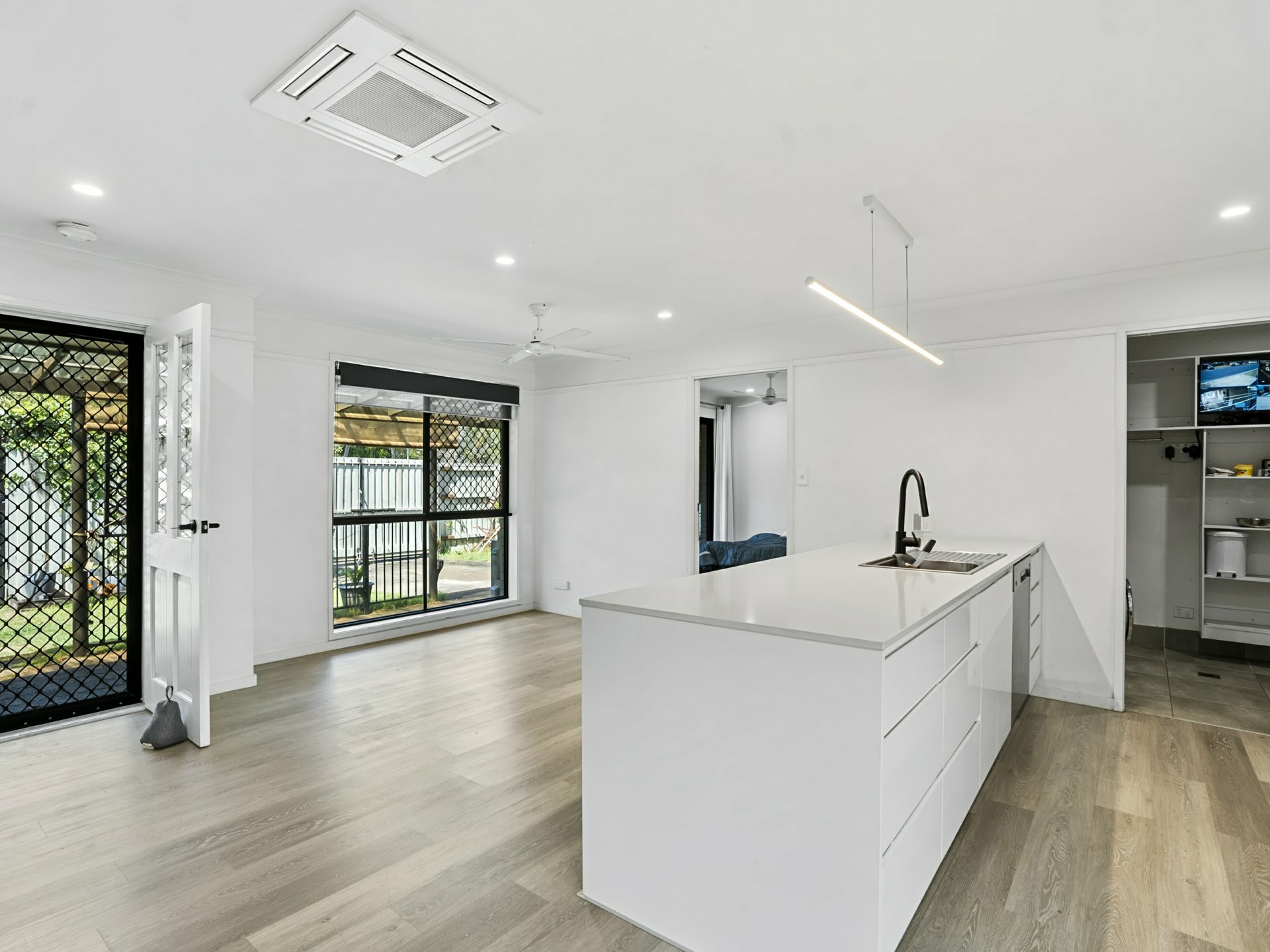 1 Saffron Close — photo 7 of 30