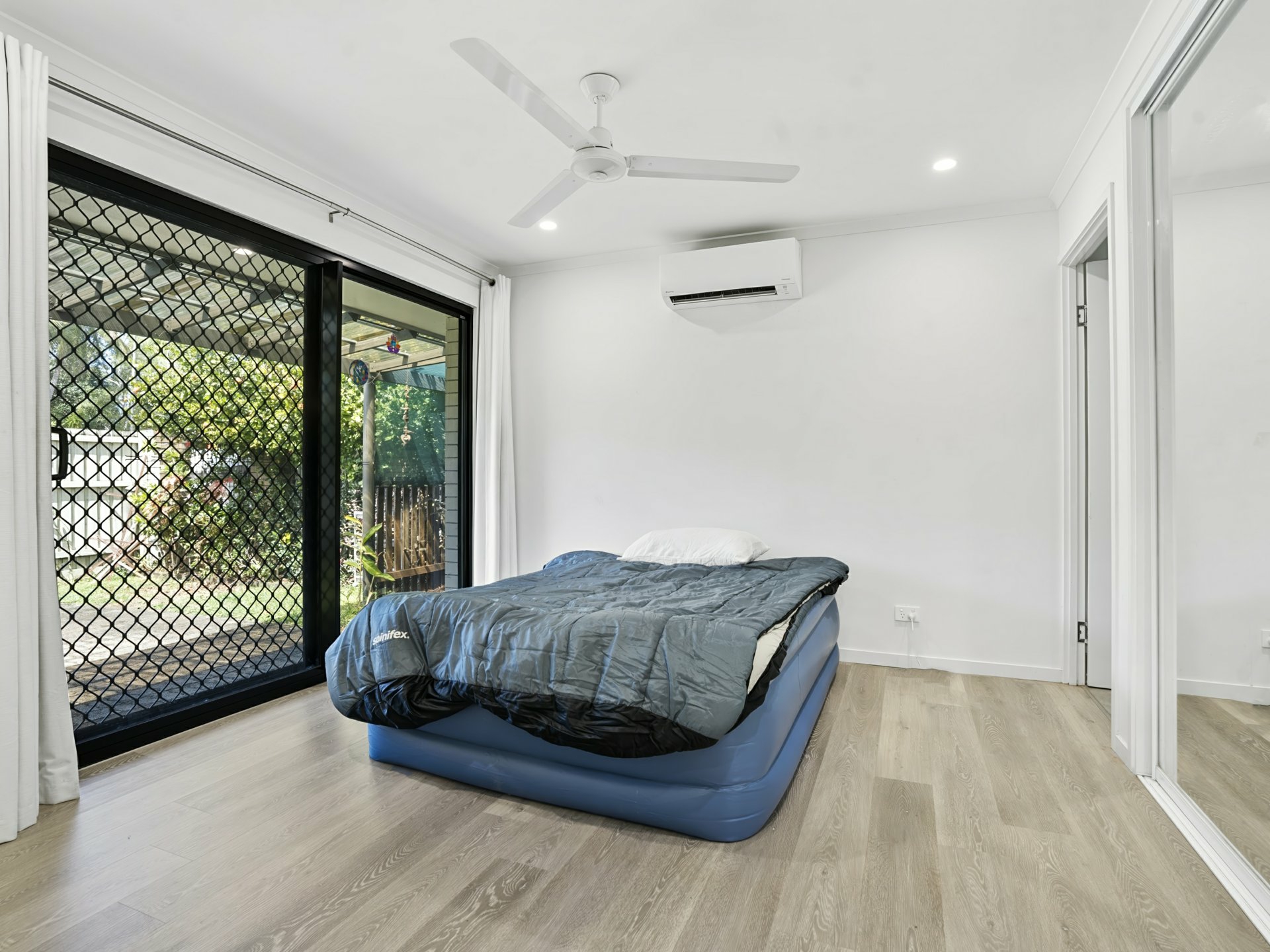 1 Saffron Close — photo 23 of 30
